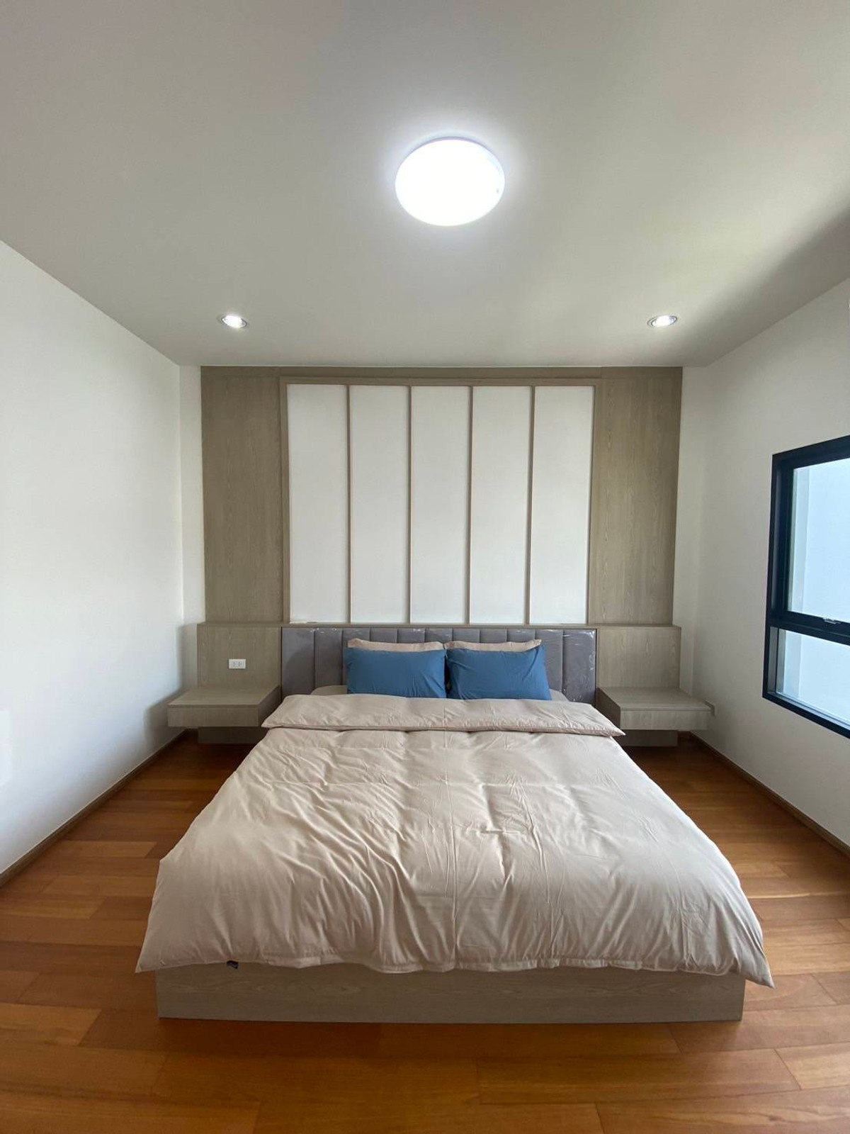 For SaleHouseOnnut, Udomsuk : ✨New house for sale in Pridi 14 area, 4 floors, 4 bedrooms, size 350 sq m., with furniture, has a built-in elevator, air conditioning throughout the house.