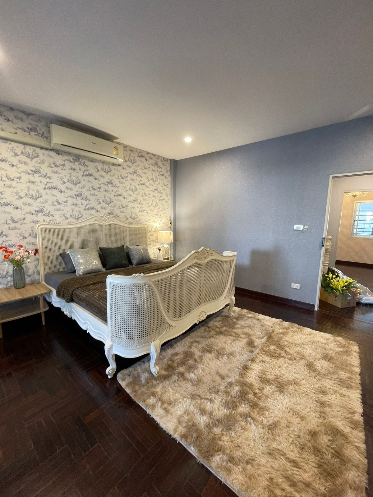 For RentShop HousePattanakan, Srinakarin : 3-storey commercial building for rent, next to Krungthep Kreetha Road, Soi 7, size 26 square meters, upper floor has 5 bedrooms, suitable for doing business. Beauty Clinic, Spa / Wellness, Full Service Beauty Salon Homey style cafe