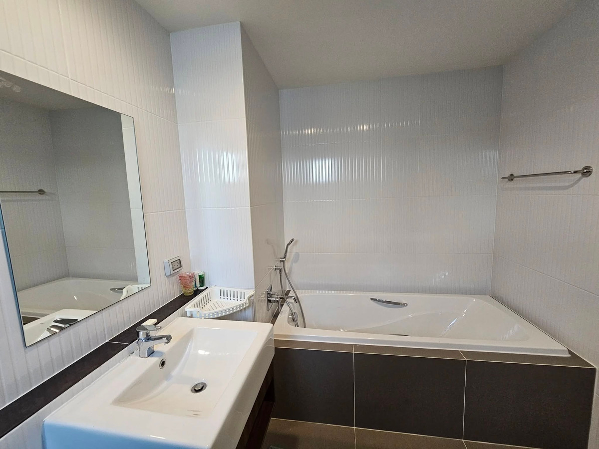 For RentHousePattanakan, Srinakarin : Baan Klang Muang The Edition Rama 9 - Krungthep Kreetha / 4 Bedrooms (FOR RENT) BZD138