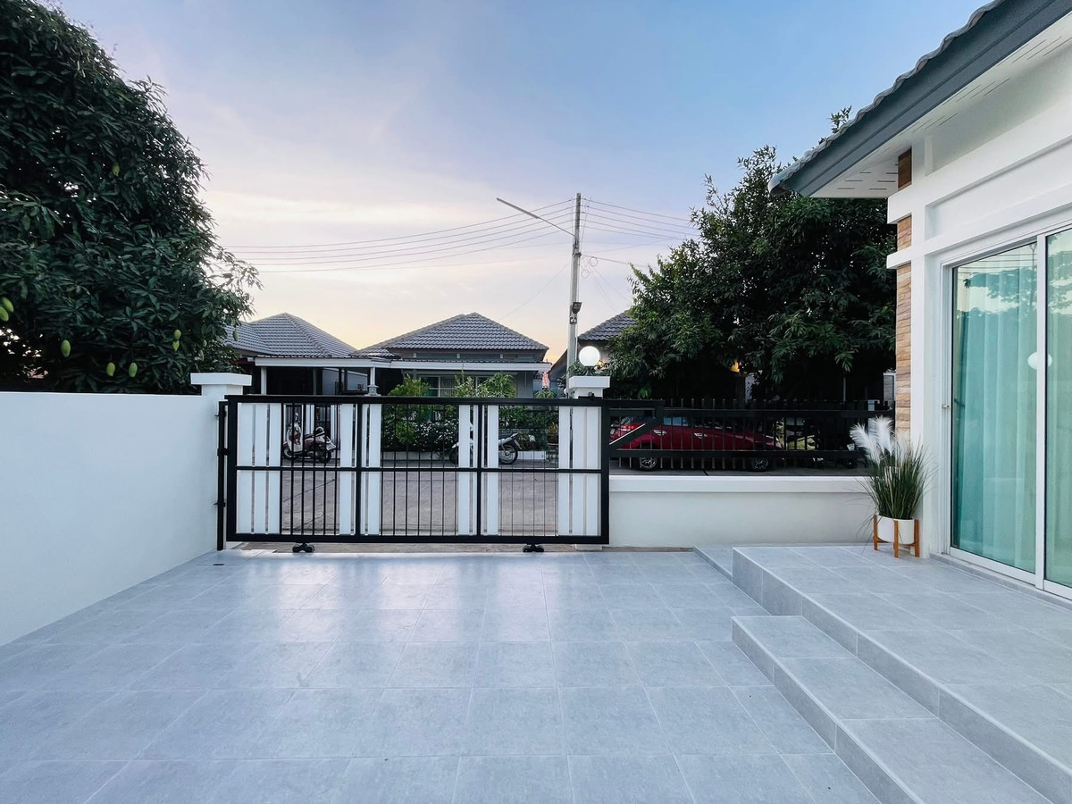 For SaleHousePattaya, Bangsaen, Chonburi : Ratanakorn Village 24 / 2 Bedrooms (FOR SALE) BEWN058