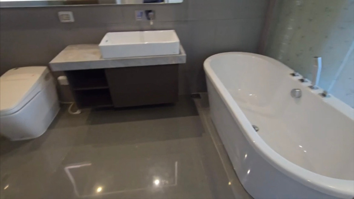 ให้เช่าคอนโดสาทร นราธิวาส : ปล่อยเช่าคอนโด เดอะ แบงค็อก สาทร ใกล้ BTS สุรศักดิ์ ห้องสวย Private Lift พร้อมเข้าอยู่