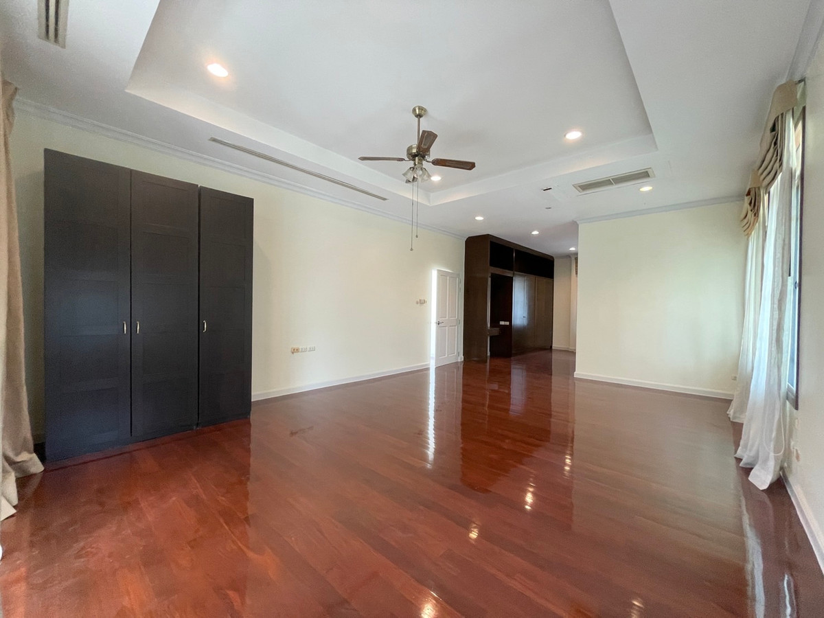 For RentHousePattanakan, Srinakarin : Single house for rent, Phatthanakan-Srinakarin, near Airport link Hua Mak, 5 bedrooms.