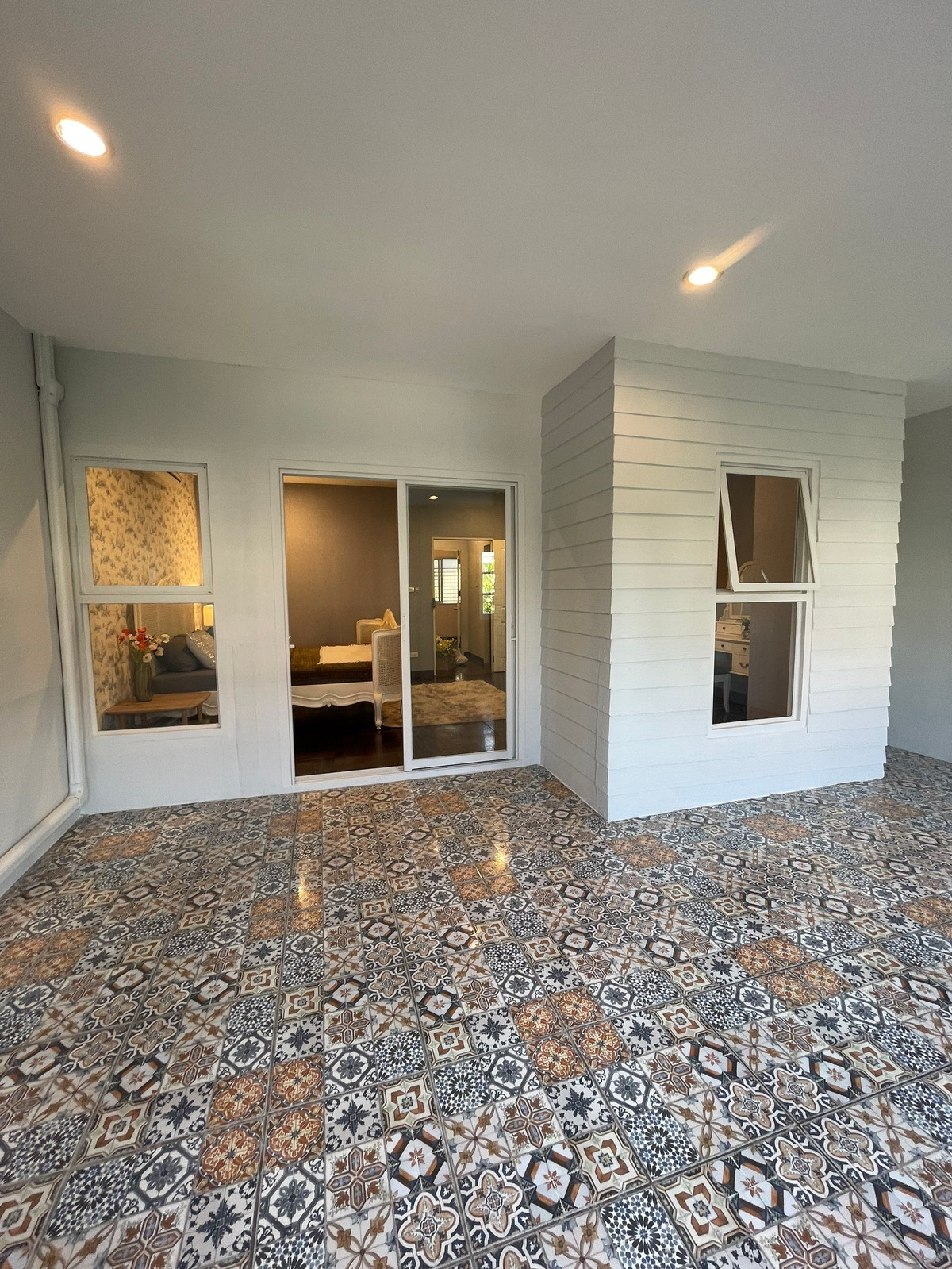 For RentShop HousePattanakan, Srinakarin : 3-storey commercial building for rent, next to Krungthep Kreetha Road, Soi 7, size 26 square meters, upper floor has 5 bedrooms, suitable for doing business. Beauty Clinic, Spa / Wellness, Full Service Beauty Salon Homey style cafe