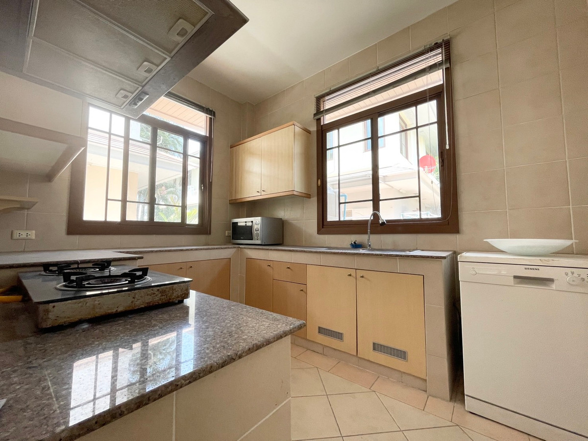 For RentHousePattanakan, Srinakarin : Single house for rent, Phatthanakan-Srinakarin, near Airport link Hua Mak, 5 bedrooms.