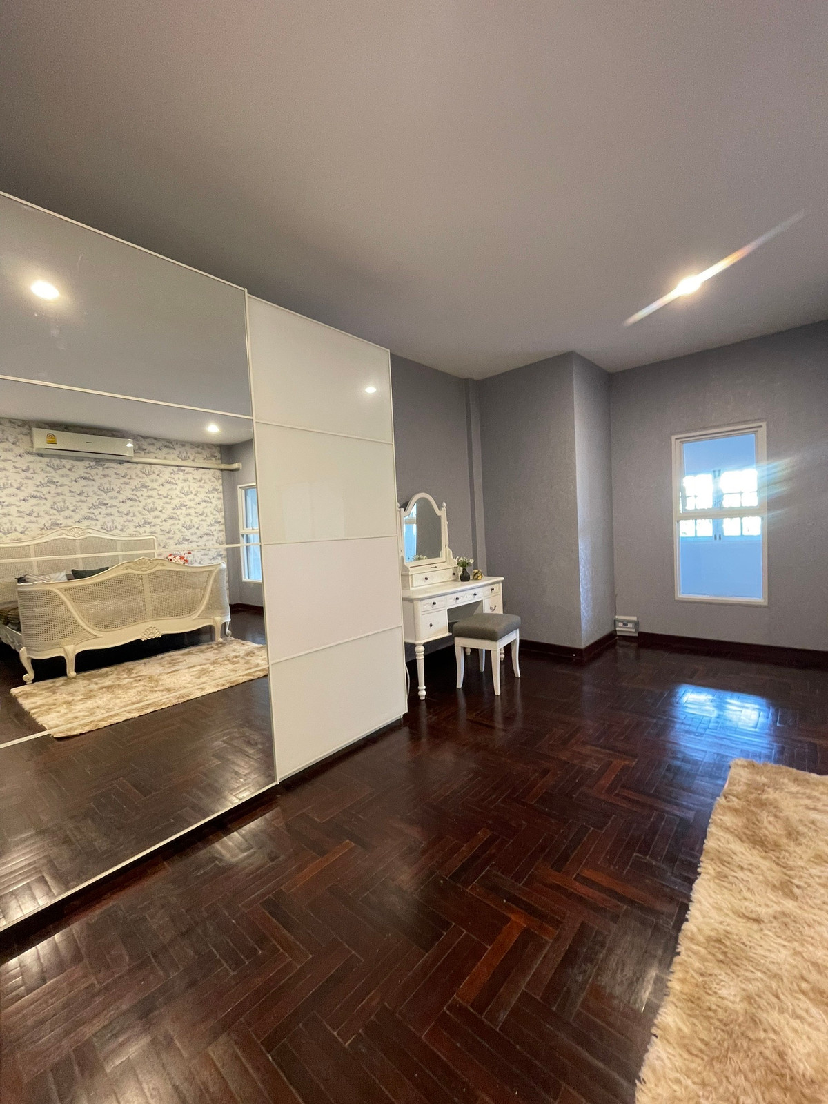 For RentShop HousePattanakan, Srinakarin : 3-storey commercial building for rent, next to Krungthep Kreetha Road, Soi 7, size 26 square meters, upper floor has 5 bedrooms, suitable for doing business. Beauty Clinic, Spa / Wellness, Full Service Beauty Salon Homey style cafe