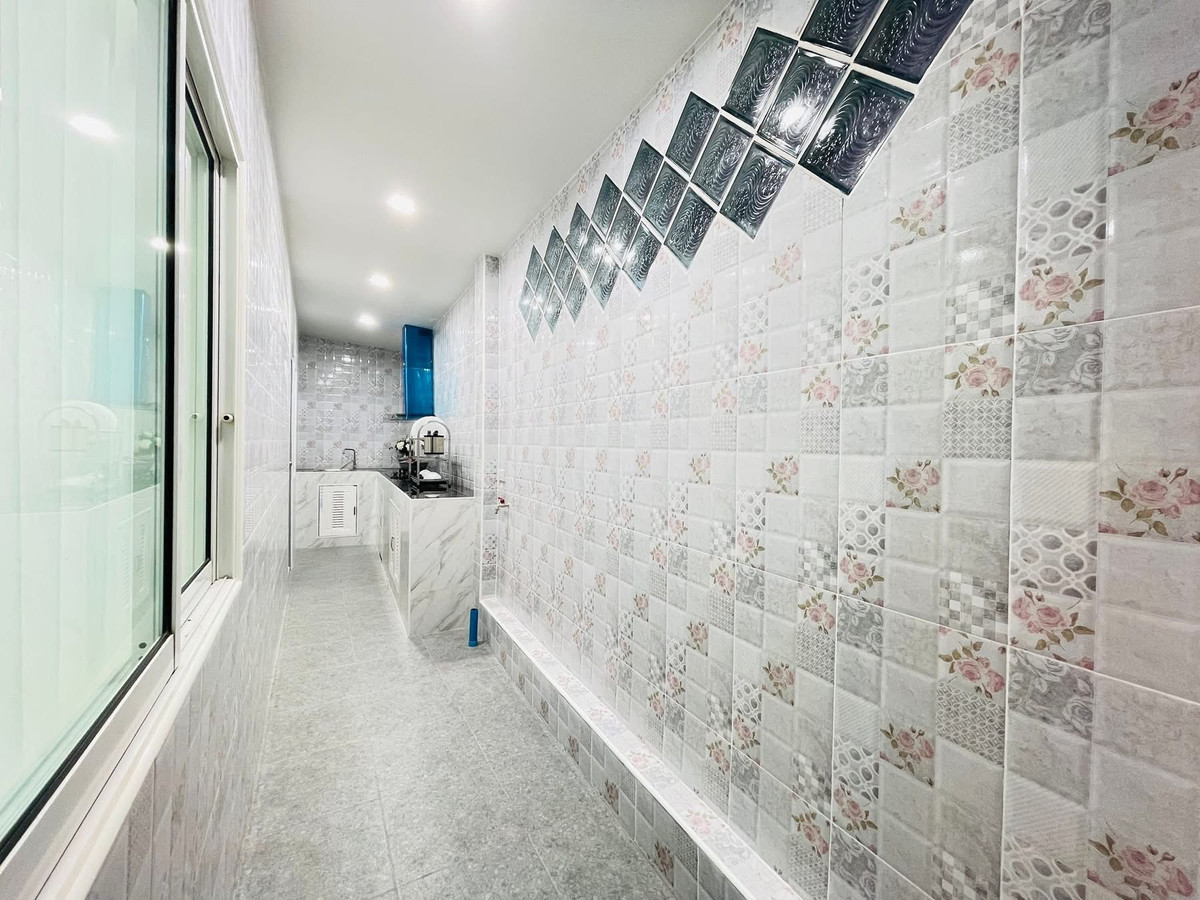 For SaleHousePattaya, Bangsaen, Chonburi : Ratanakorn Village 24 / 2 Bedrooms (FOR SALE) BEWN058