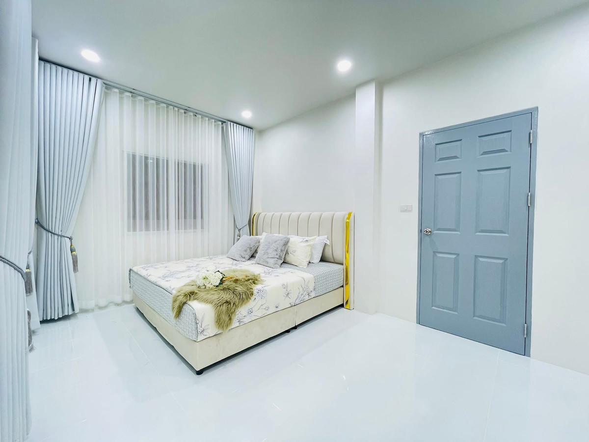 For SaleHousePattaya, Bangsaen, Chonburi : Ratanakorn Village 24 / 2 Bedrooms (FOR SALE) BEWN058