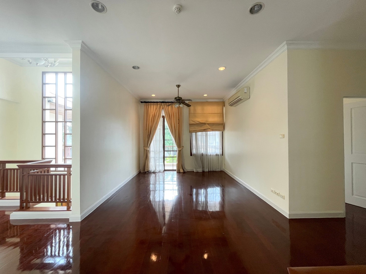 For RentHousePattanakan, Srinakarin : Single house for rent, Phatthanakan-Srinakarin, near Airport link Hua Mak, 5 bedrooms.