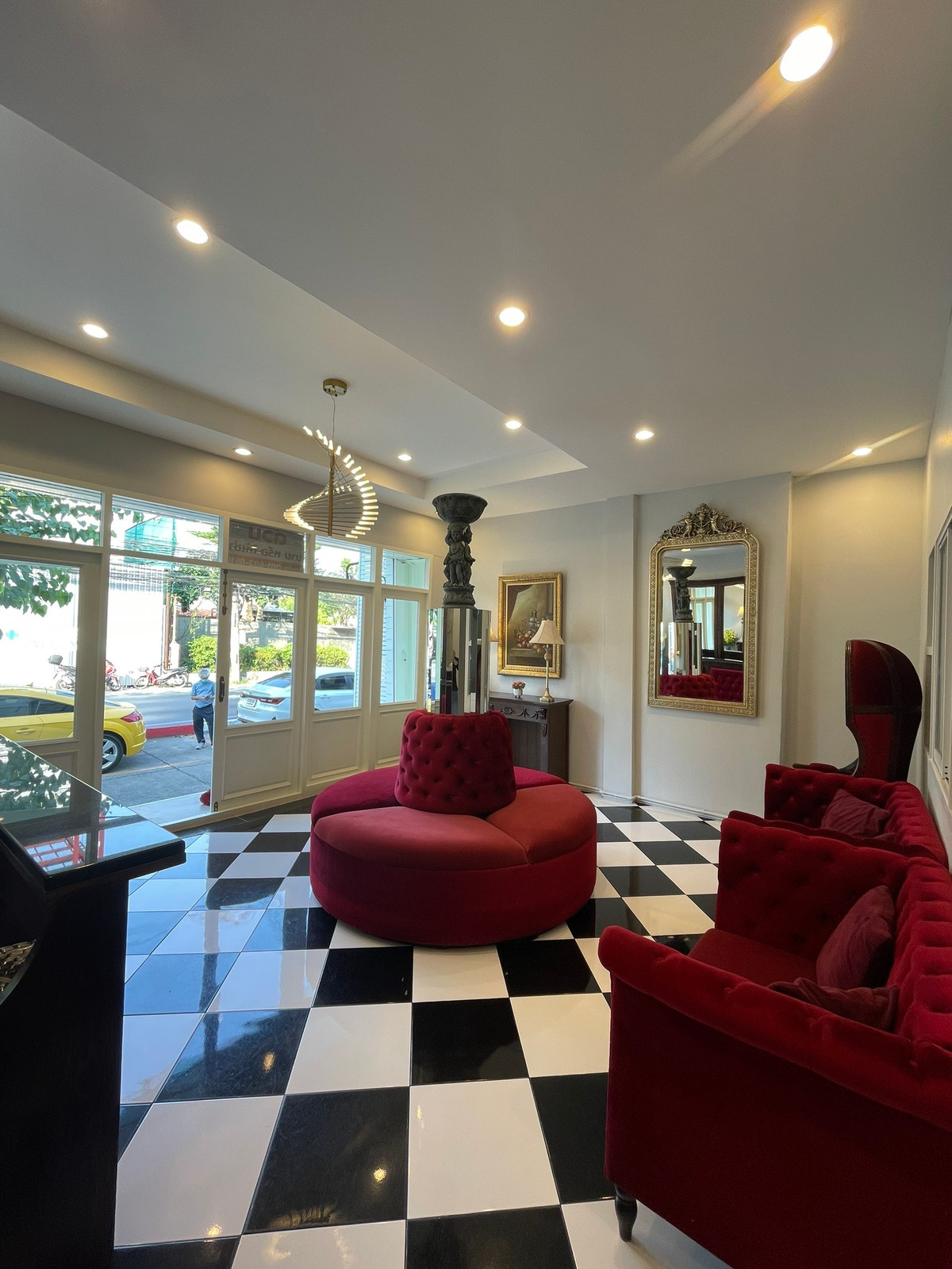 For RentShop HousePattanakan, Srinakarin : 3-storey commercial building for rent, next to Krungthep Kreetha Road, Soi 7, size 26 square meters, upper floor has 5 bedrooms, suitable for doing business. Beauty Clinic, Spa / Wellness, Full Service Beauty Salon Homey style cafe