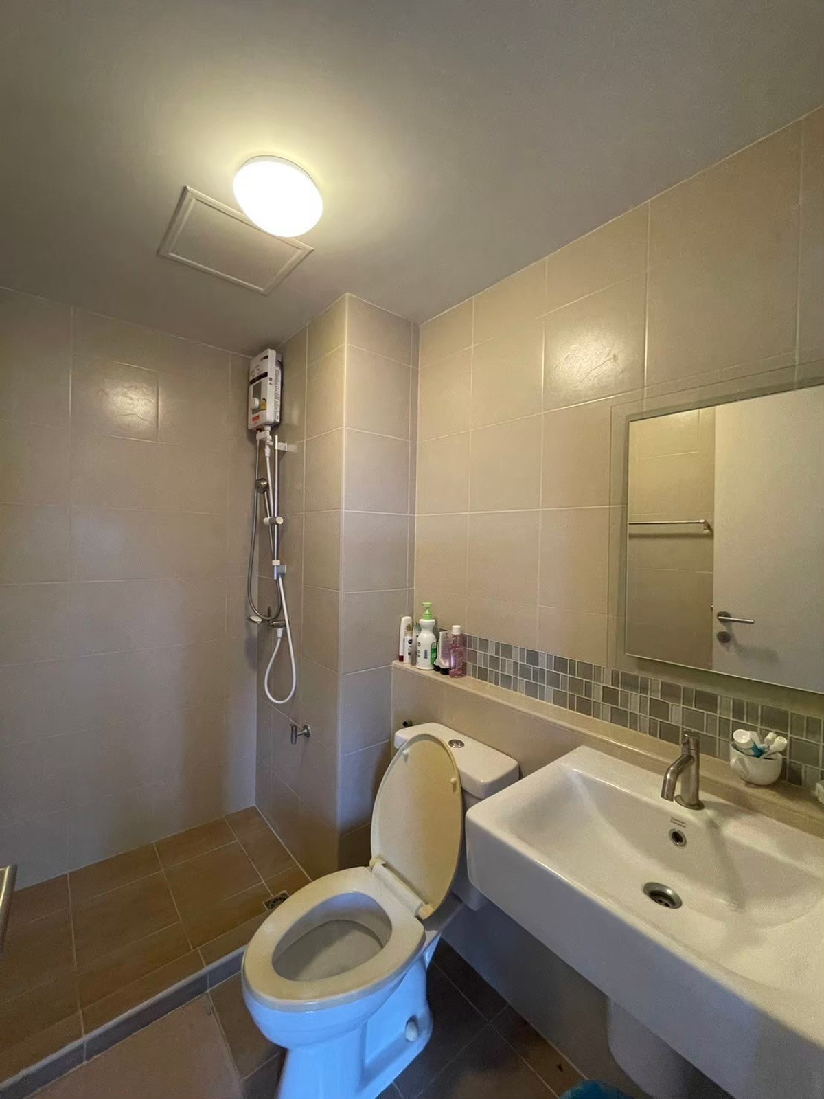 ขายคอนโดหัวหิน ประจวบคีรีขันธ์ : ขายถูกต่ำกว่าราคาประเมิน คอนโด บ้านคุ้นเคย หัวหิน ของแสนสิริ  พร้อมเฟอร์ฯ ครบ  1.64 ล้าน  วิวสระน้ำ และภูเขา  อยู่ใจกลาง หัวหิน  ใกล้ ตลาดซิคาด้า  