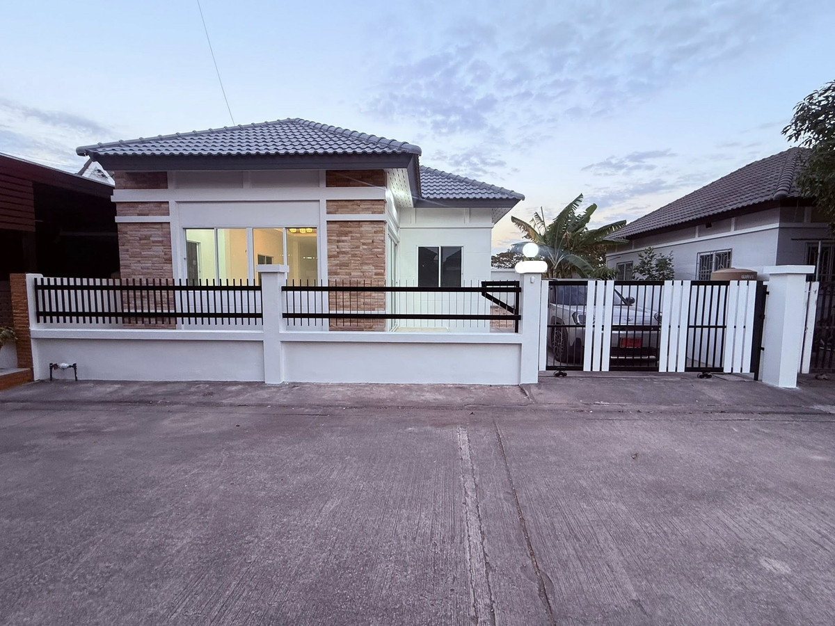 ขายบ้านพัทยา บางแสน ชลบุรี สัตหีบ : รัตนากรวิลเลจ 24 / 2 ห้องนอน (ขาย), Ratanakorn Village 24 / 2 Bedrooms (FOR SALE) BEWN058