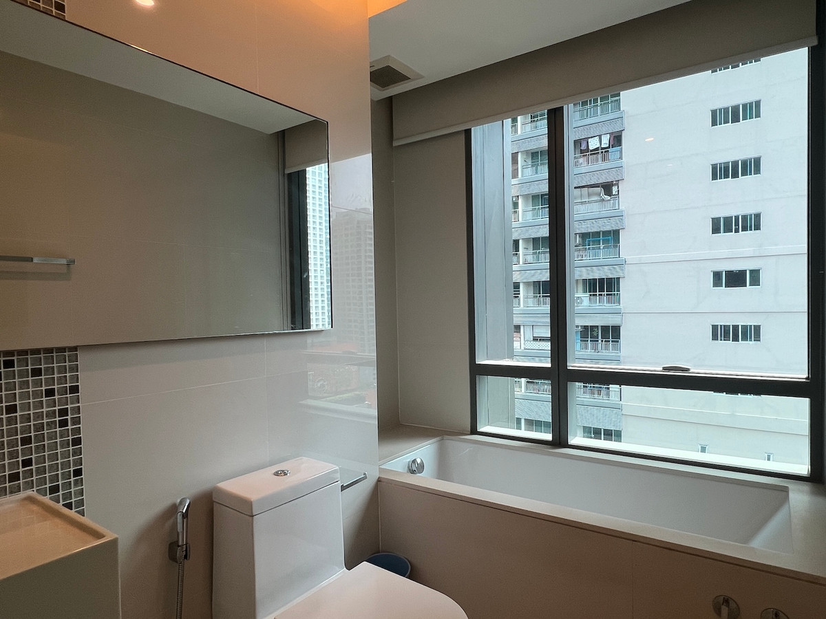 ขายคอนโดสุขุมวิท อโศก ทองหล่อ : คอนโด 2 ห้องนอน ดูแพล็กซ์ มีระเบียง ใกล้รถไฟฟ้าอโศก