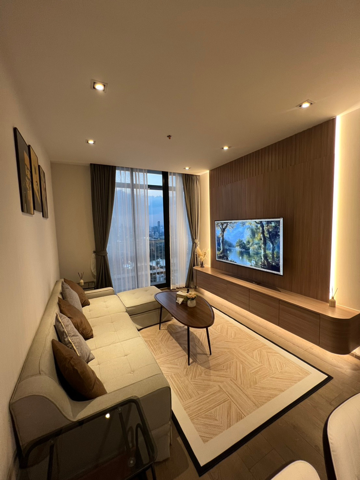 For RentCondoSukhumvit, Asoke, Thonglor : 🔥For Rent Now🔥 Park 24 (Origin Phrom Phong) Spacious 2-bedroom unit with beautiful view, fully furnished, ready to move in. Near BTS Phrom Phong.