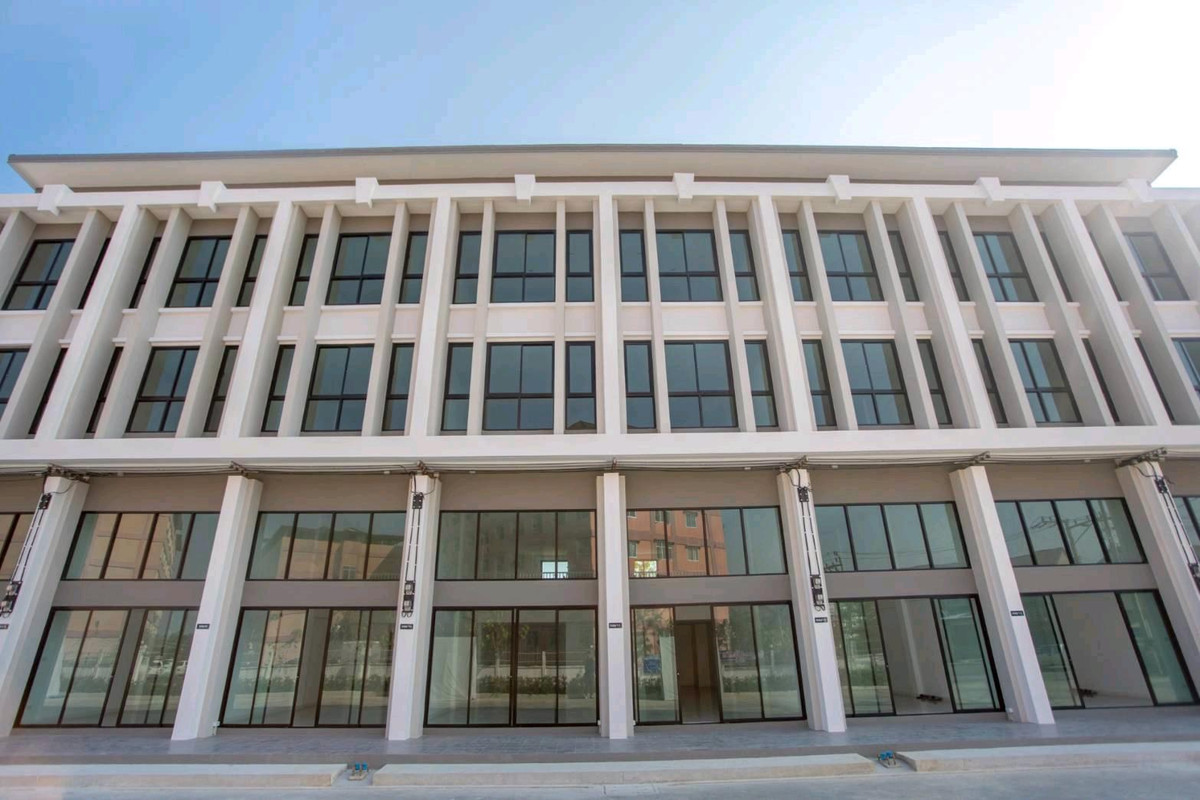 For RentShop HouseSamut Prakan,Samrong : Last plot for rent commercial building 3.5 floors Bang Pu 58
