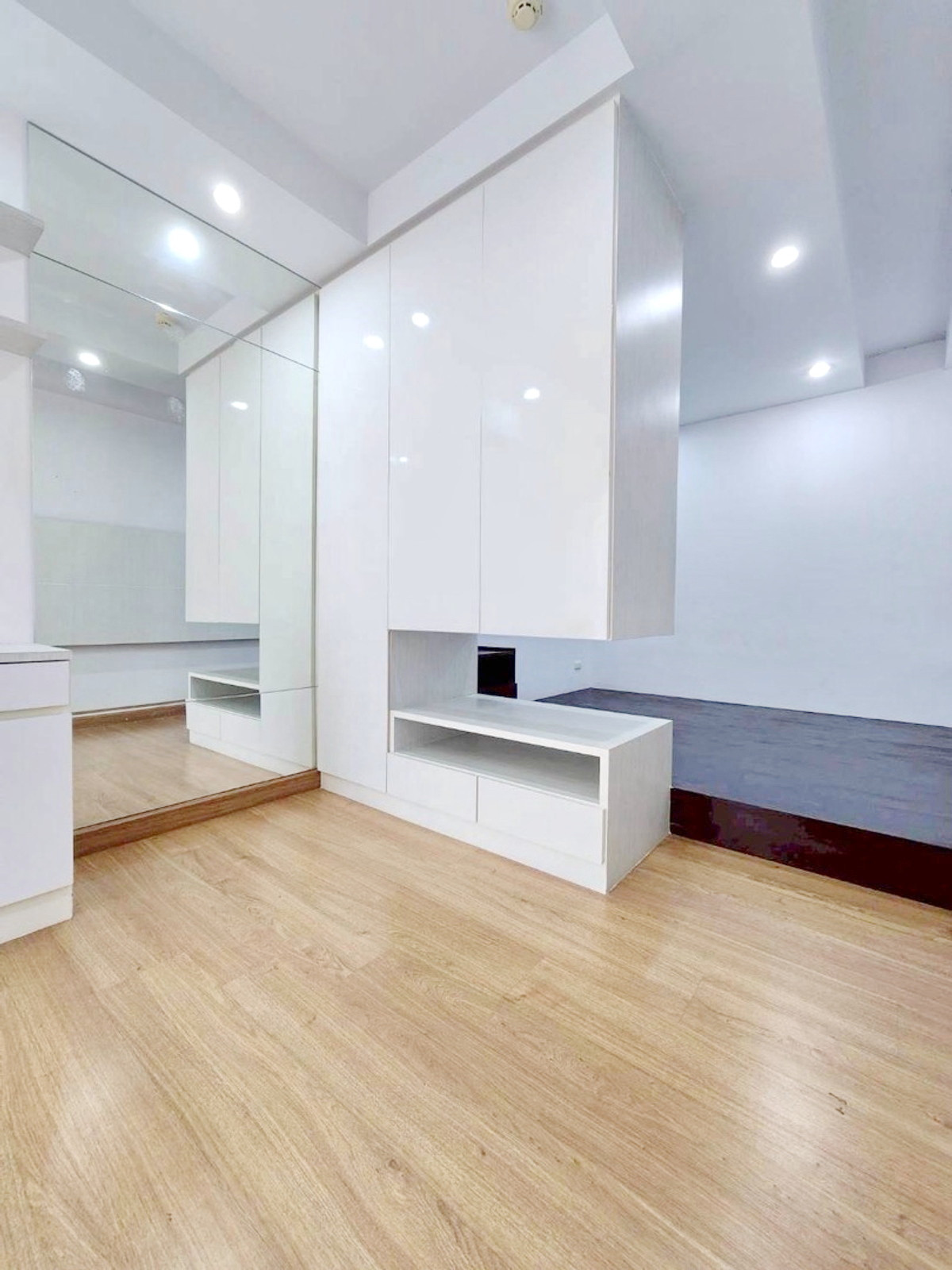 ให้เช่าคอนโดพระราม 9 เพชรบุรีตัดใหม่ RCA : 9751♛เช่า 1 ห้องนอน♙ศุภาลัย ปาร์ค อโศก-รัชดา♜MRT พระราม 9∞099-5919653,065-9423251🜲Line@sureresidence