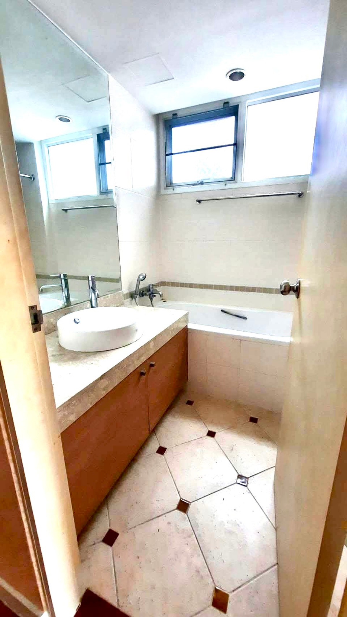 ขายคอนโดนานา : ขายคอนโด Bann Siri Sukhumvit 10  ราคา 6,750,000 บาท [NCs260205]