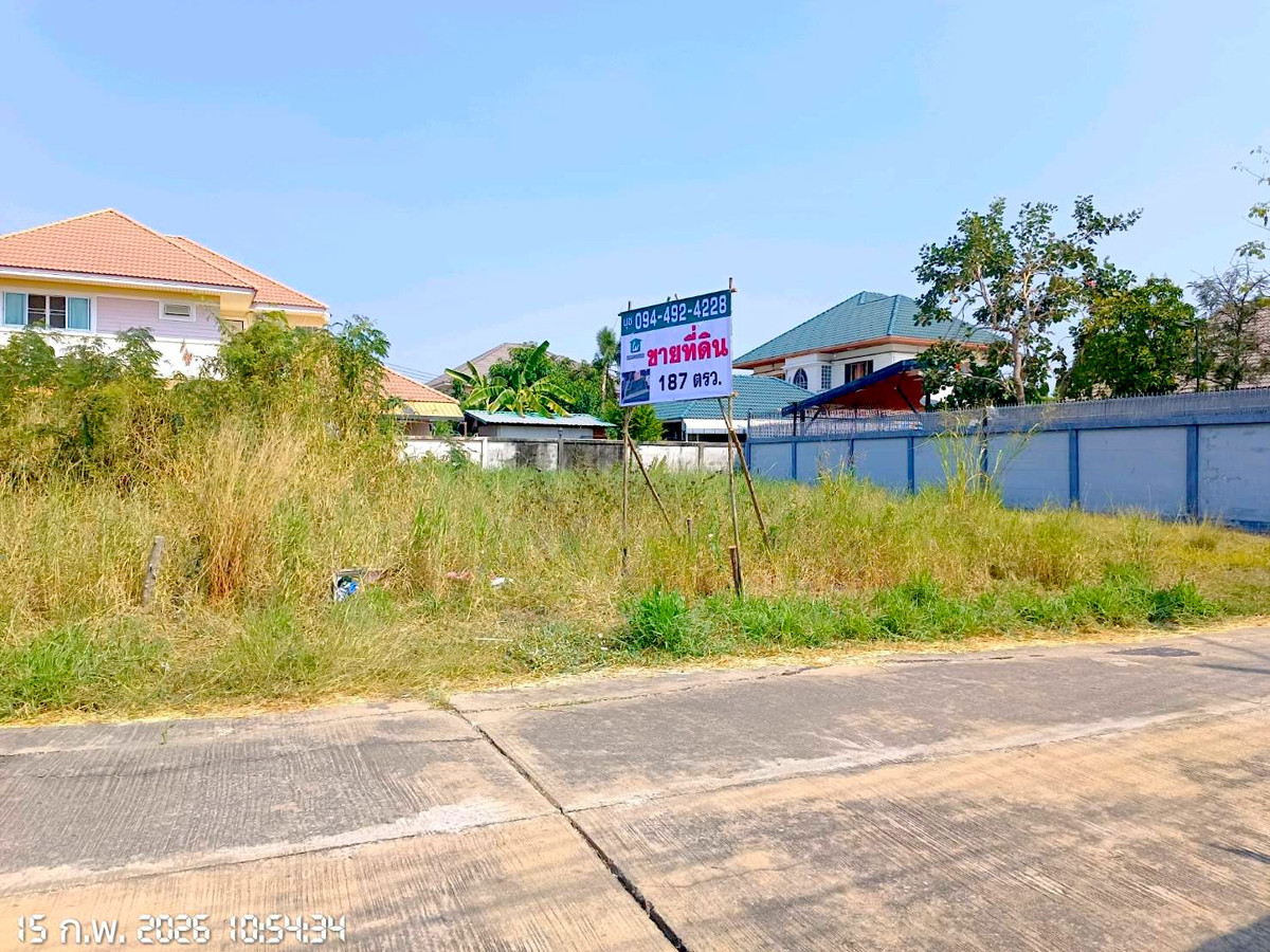 For SaleLandNakhon Sawan : Selling cheap! Land 187 sq m (2 adjacent plots), Rim Ping Niwet Project, Nakhon Sawan, only 2.4 million baht, average of 10,000 baht per sq m, prime location near the Ping River.