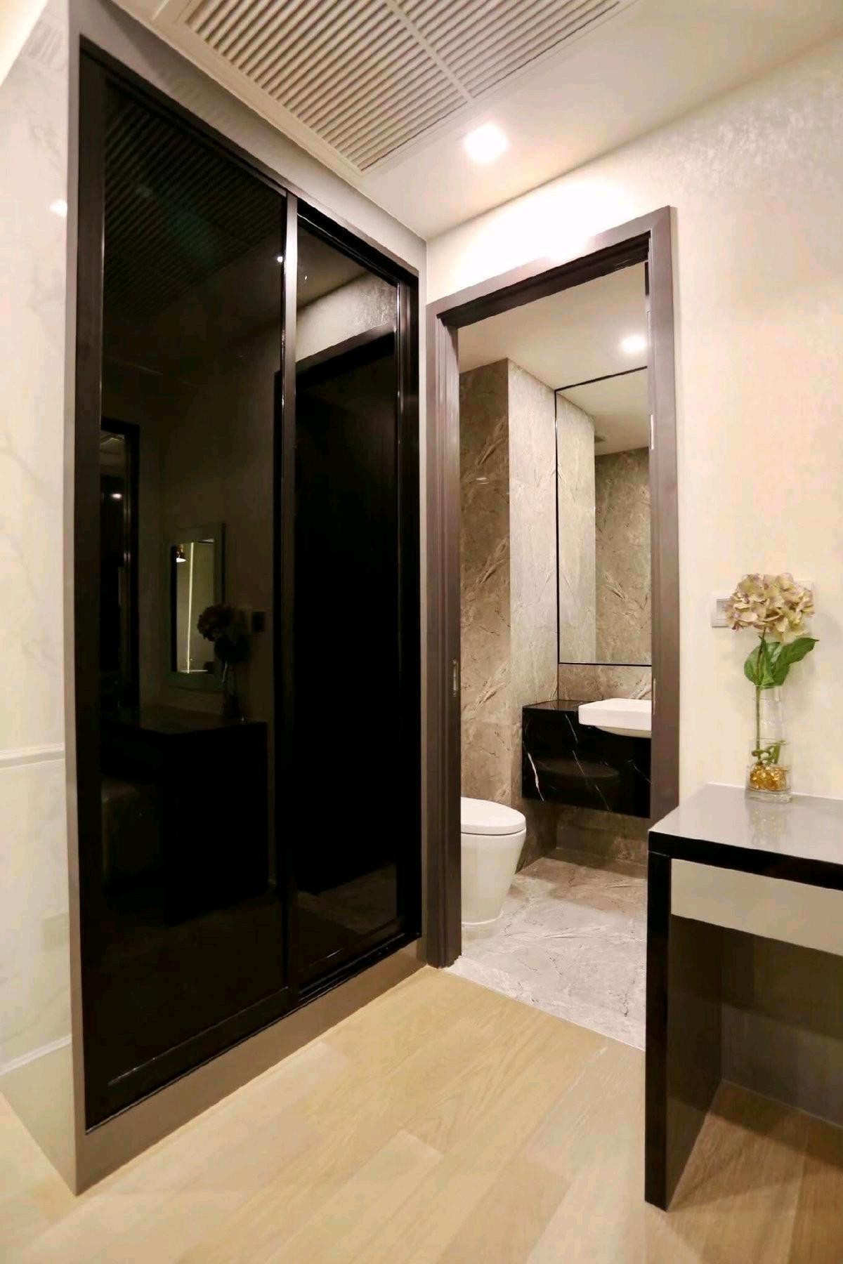 For RentCondoSukhumvit, Asoke, Thonglor : For Rent : Ashton Asoke ,Located right next to MRT Sukhumwit, BTS Asoke station and Terminal 21.