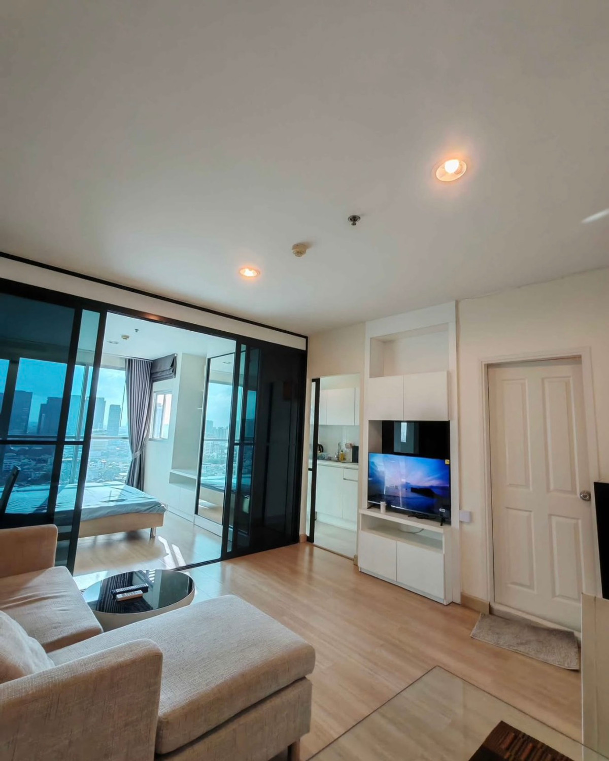 For SaleCondoLadprao, Central Ladprao : Life @ Ladprao 18 / 1 Bedroom (FOR SALE), Life @ Ladprao 18 / 1 Bedroom (For Sale) PINP237