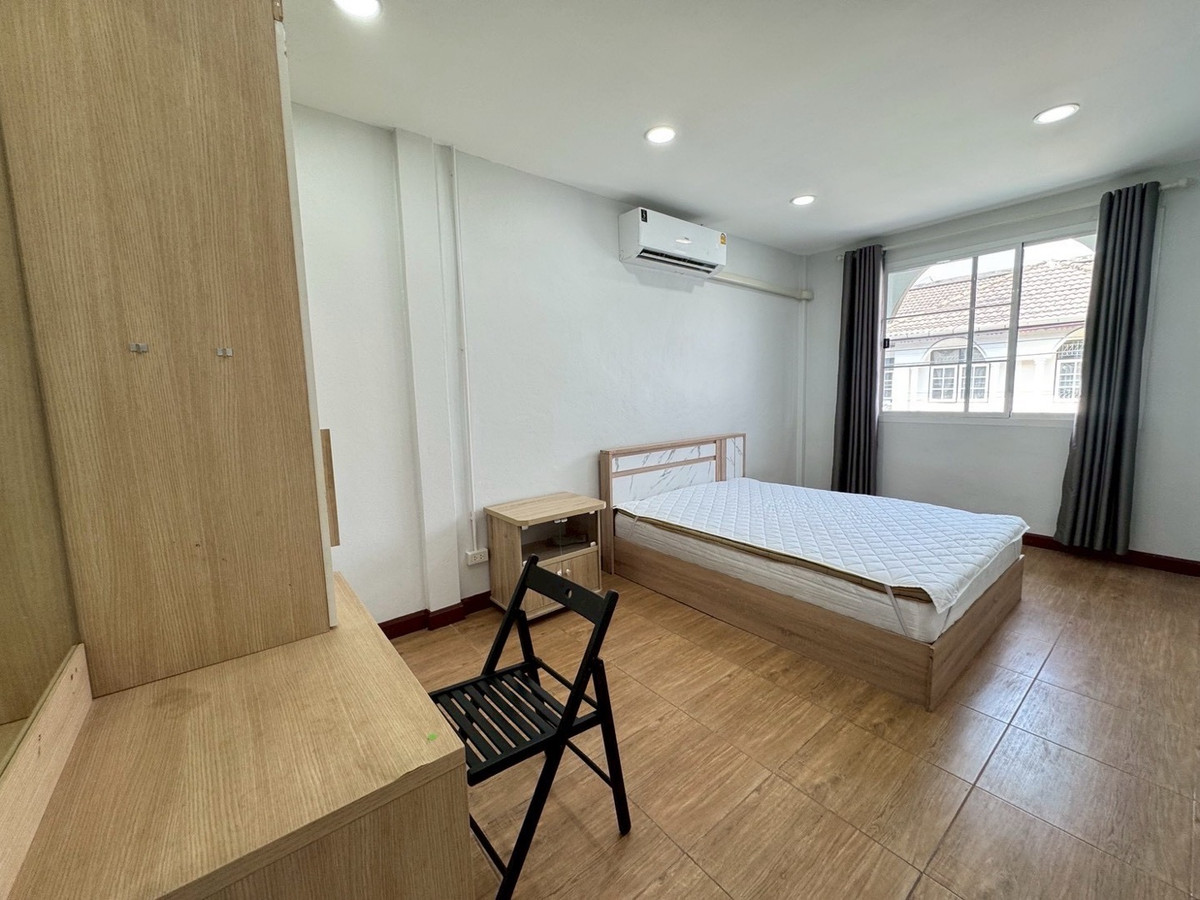 ให้เช่าบ้านรัชดา ห้วยขวาง : 🌟พร้อมอยู่ทาวน์โฮมอยู่เจริญ ห้วยขวาง 5 ห้องนอน  4ห้องน้ำ ประชาราษฎร์บำเพ็ญ🌟