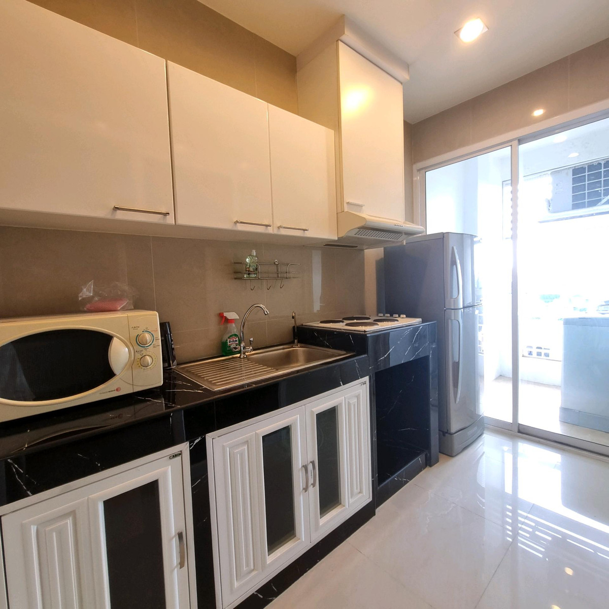 ให้เช่าคอนโดลาดพร้าว101 แฮปปี้แลนด์ : for rent happy condo latphrao101 1bed 1 bath 35sqm. 9000 bht per month only please add line goodasset