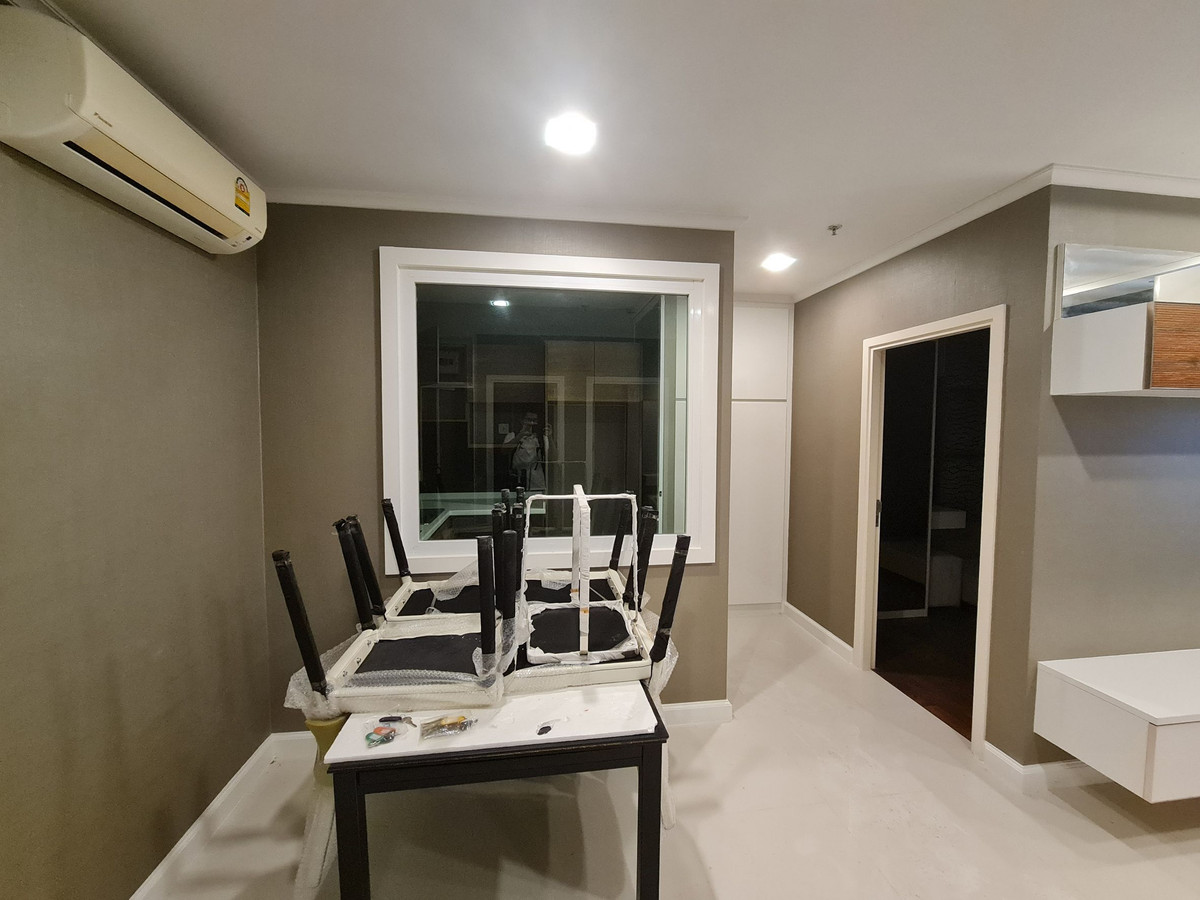 For SaleCondoSamut Prakan,Samrong : Urgent Sale 📍 The Metropolis Samrong Interchange 📍 2 Bedrooms, Fully Furnished and Equipped with Appliances.