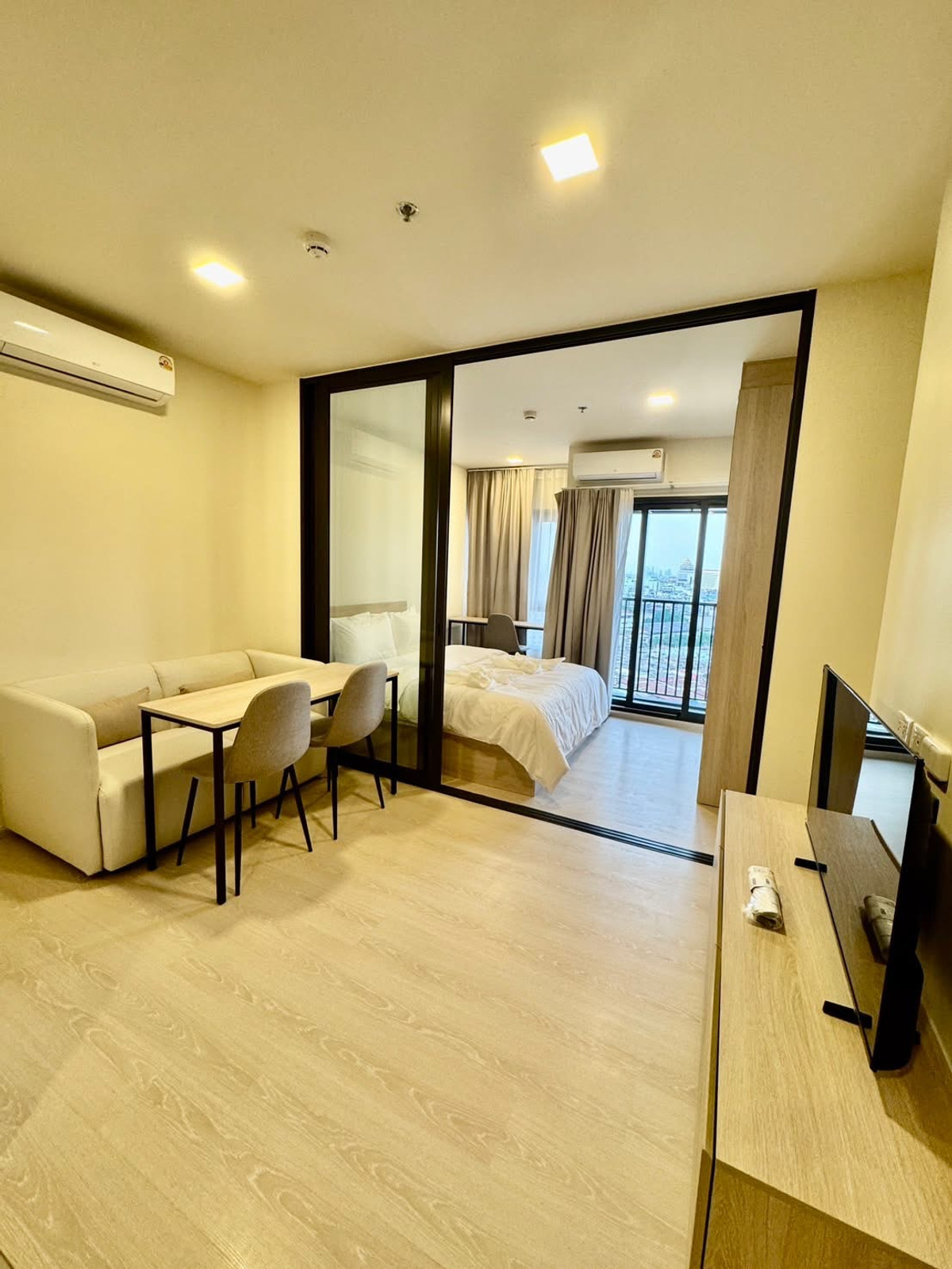 For RentCondoWongwianyai, Charoennakor : for rent Flo by sansiri 1 bed super deal 🌈⭐️