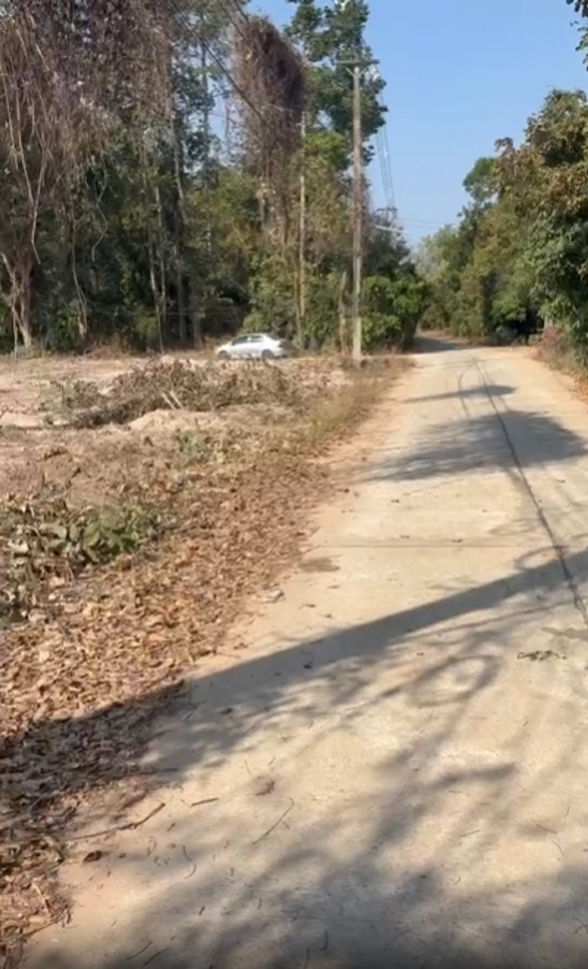 For SaleLandYasothon : Selling very cheap!! Land 6-3-54 rai, next to concrete road, water and electricity, access to prime location, Mueang District, Yasothon Province, near Big C, Lotus.