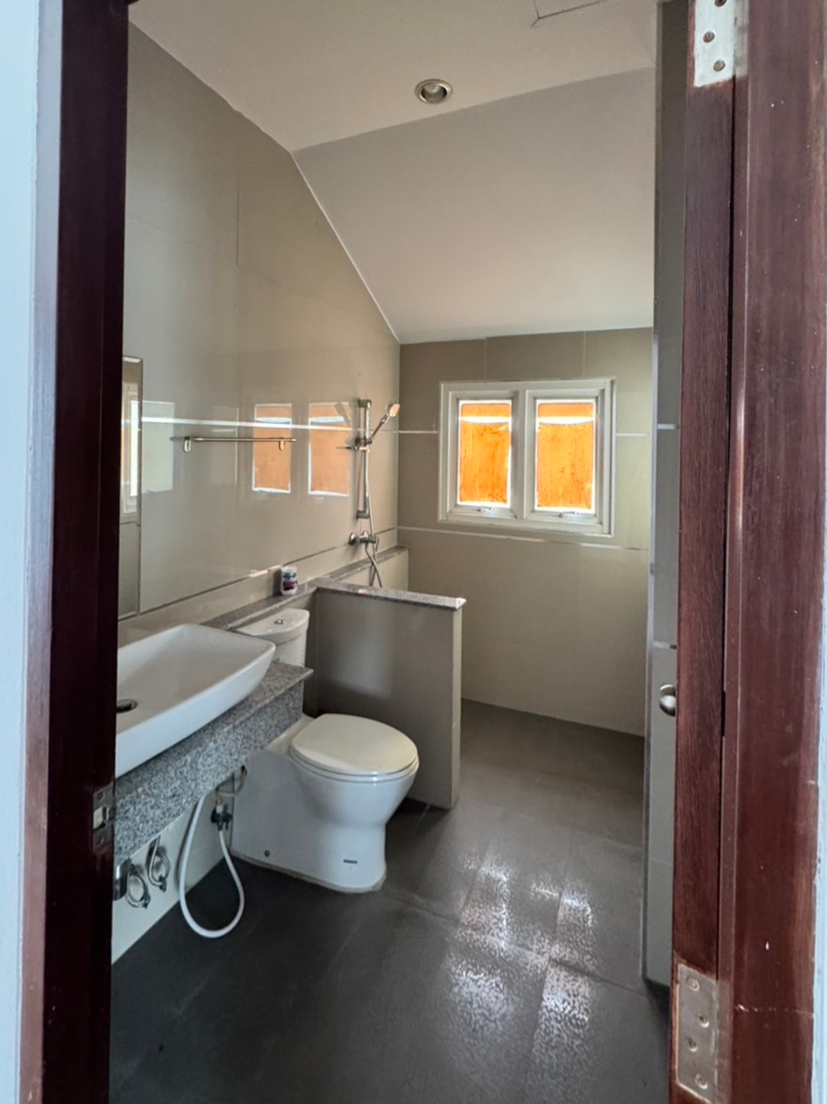 ให้เช่าทาวน์โฮมพระราม 9 เพชรบุรีตัดใหม่ RCA : ให้เช่า ทาวน์โฮม เอกมัย – ปรีดี พนมยงค์ 31 ทำเลโฮมออฟฟิศ / อยู่อาศัยใจกลางเมือง เนื้อที่ 27 ตารางวา พื้นที่ใช้สอย 178 ตร.ม.  3 ห้องนอน 3 ห้องน้ำ