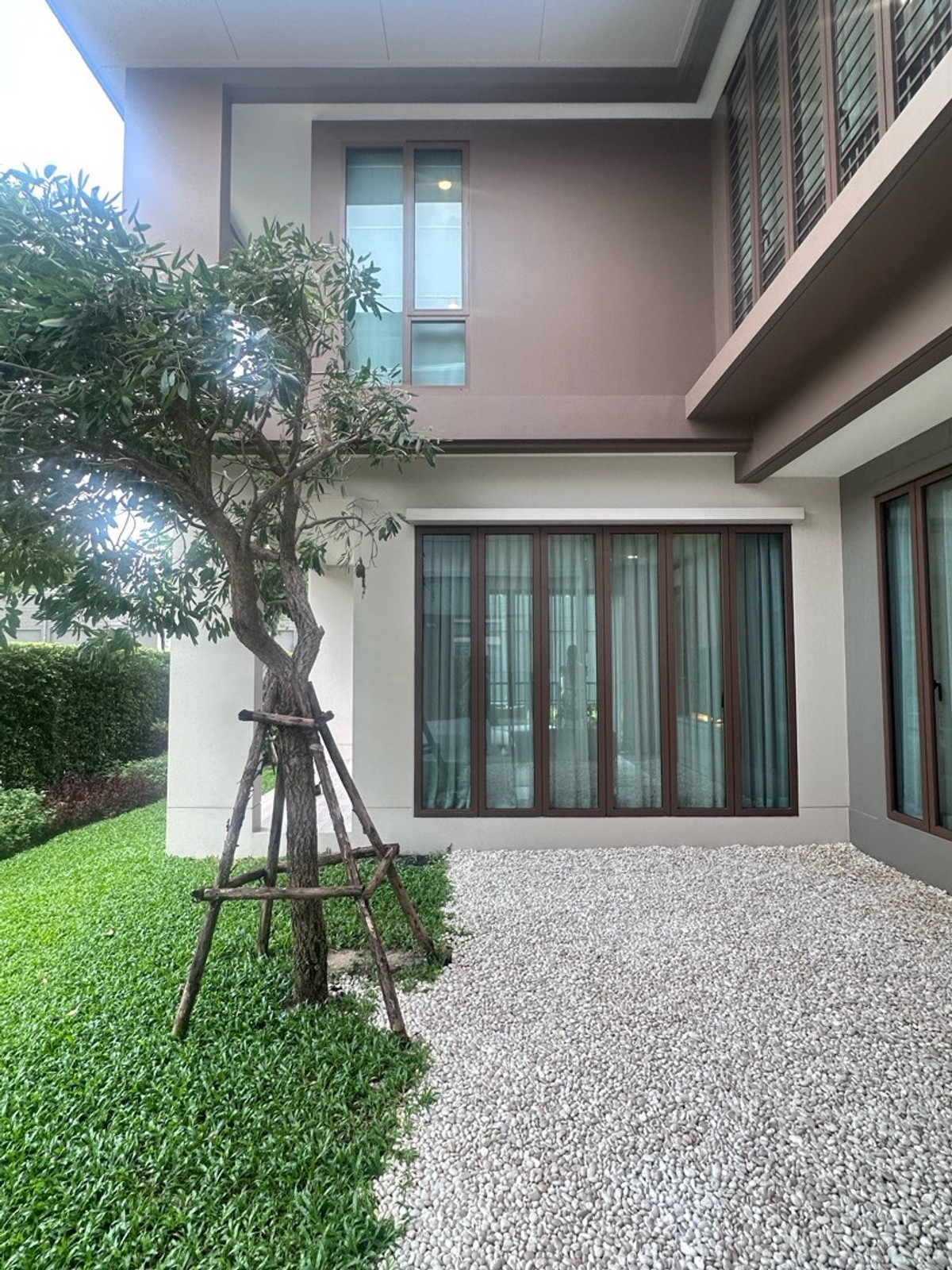 ให้เช่าบ้านพัฒนาการ ศรีนครินทร์ : ให้เช่าบ้าน 4 ห้องนอน หลังมุม ขนาด 300 ตรม ราคา 170,000 บาท สนใจนัดชม 0808144488