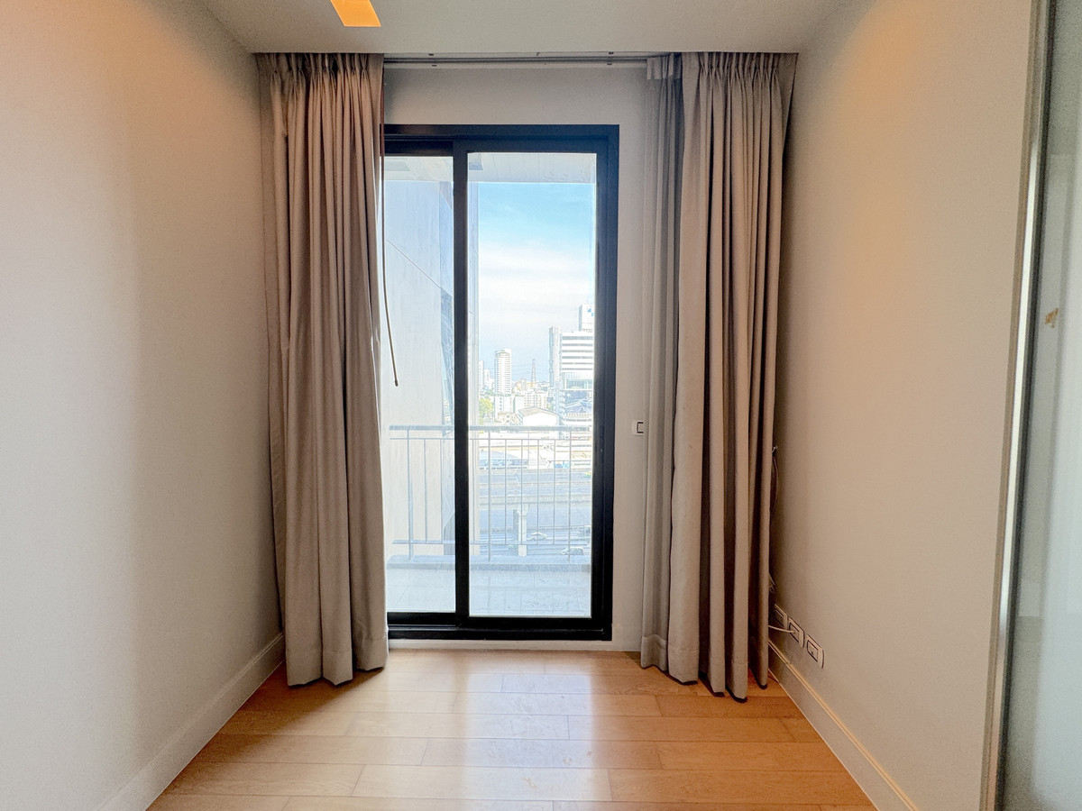 For SaleCondoLadprao, Central Ladprao : 🔥 Urgent sale 🔥 Very cheap, new room, never rented, pool view Call: 0619824959 Line ID: elegant.289