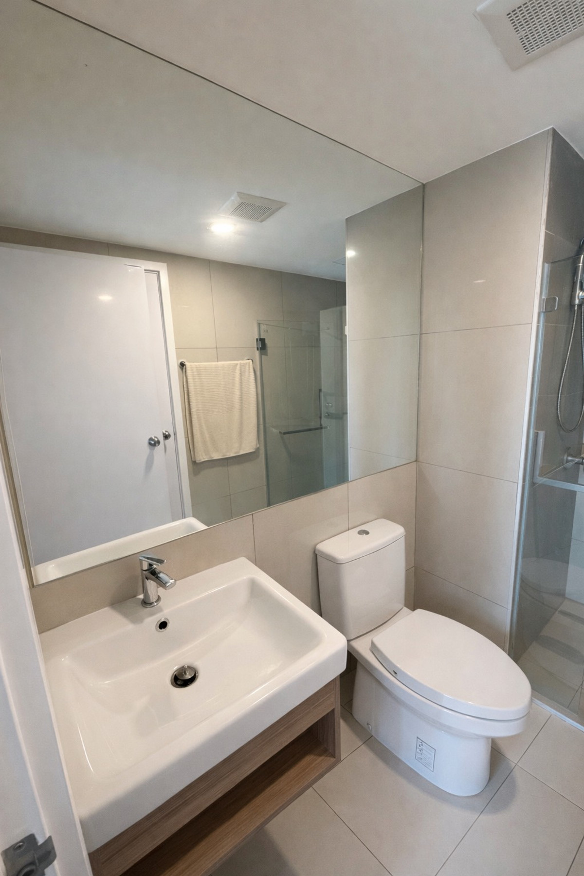 For RentCondoOnnut, Udomsuk : Condo for rent Plum Condo Sukhumvit 97/1, new room, beautiful, complete electrical appliances. Divided space makes it easy to organize your life 🏠