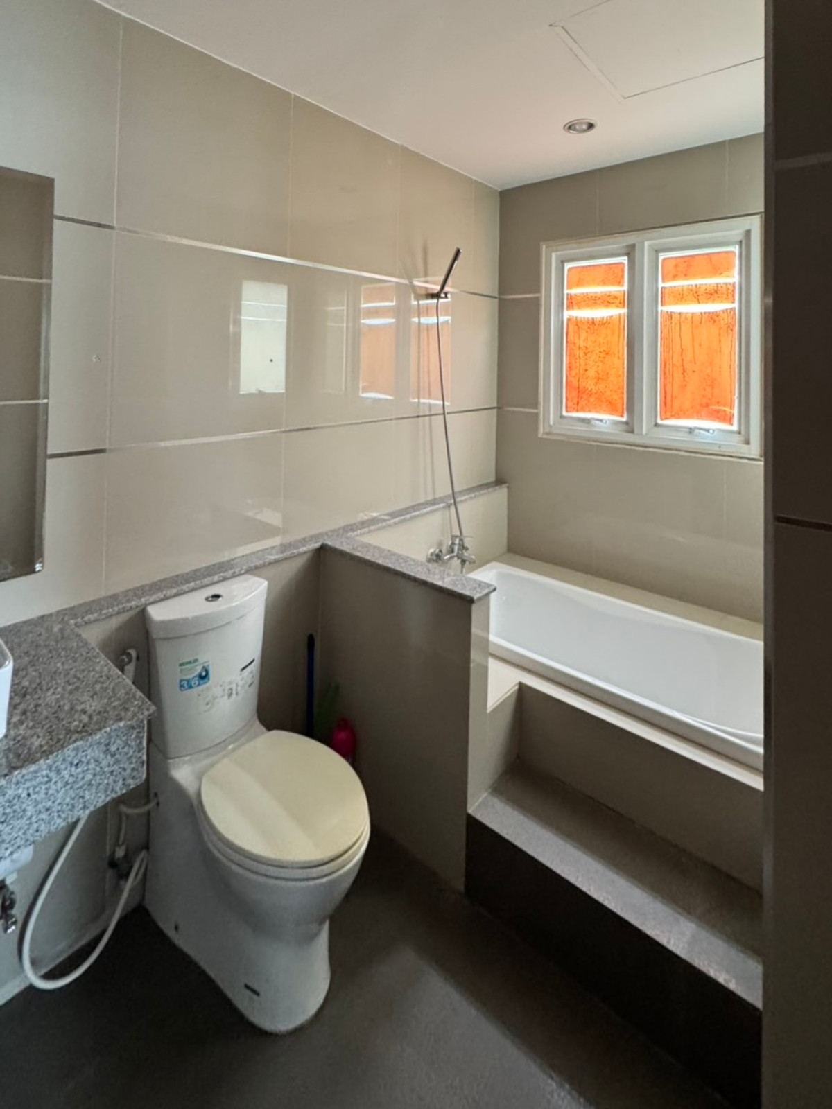 ให้เช่าทาวน์โฮมพระราม 9 เพชรบุรีตัดใหม่ RCA : ให้เช่า ทาวน์โฮม เอกมัย – ปรีดี พนมยงค์ 31 ทำเลโฮมออฟฟิศ / อยู่อาศัยใจกลางเมือง เนื้อที่ 27 ตารางวา พื้นที่ใช้สอย 178 ตร.ม.  3 ห้องนอน 3 ห้องน้ำ