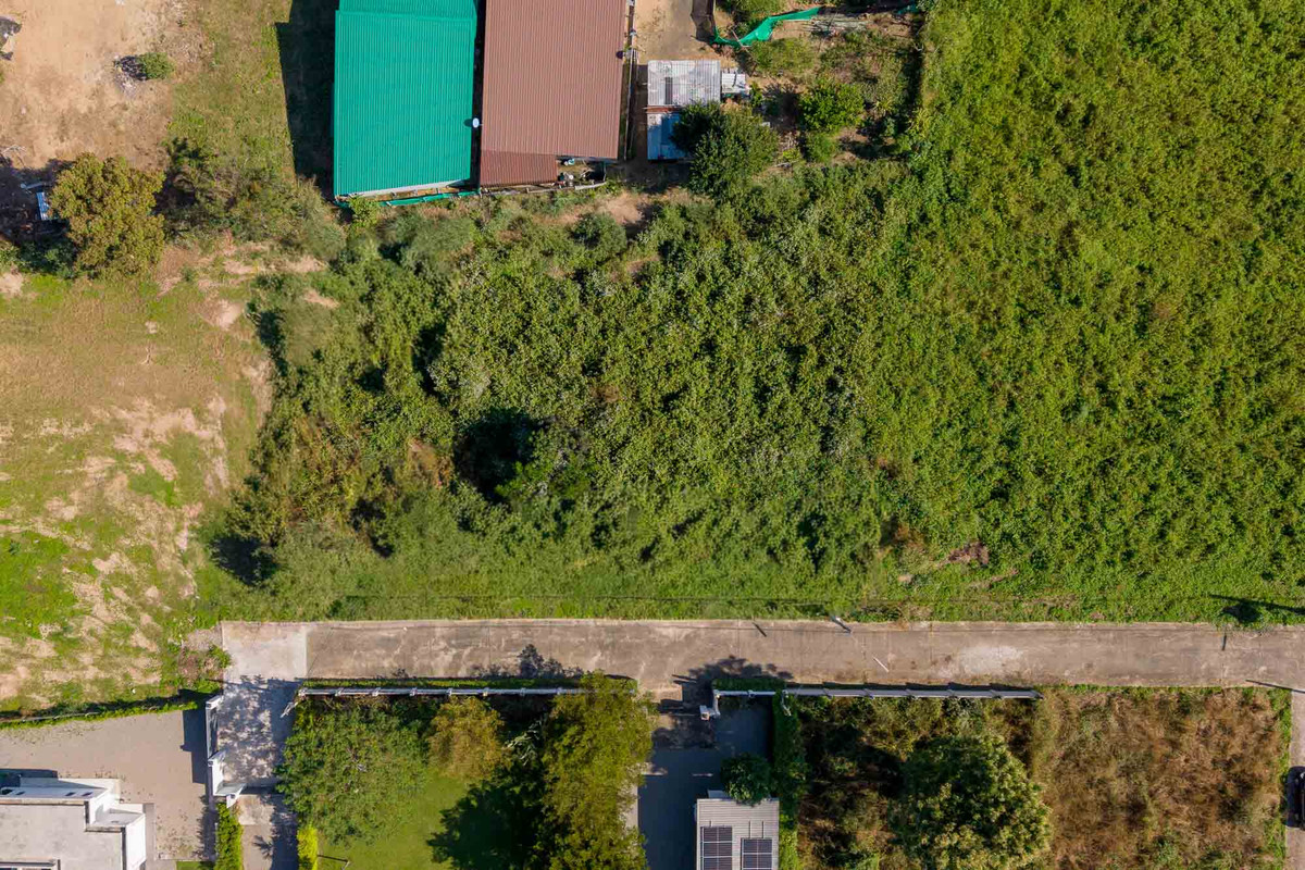 ขายที่ดินเชียงใหม่ : ที่ดินแปลงสวย พร้อมปลูกสร้าง ย่านที่อยู่อาศัยคุณภาพ อำเภอหางดง, เชียงใหม่