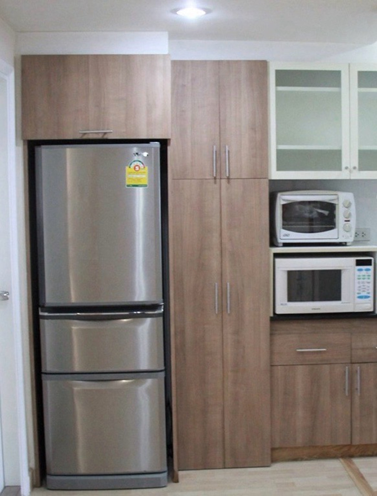 For SaleCondoSukhumvit, Asoke, Thonglor : For sale with tenant Royal Castle Sukhumvit 500 meters to BTS Phrom Phong 
 3 bedrooms, 2 bathrooms 
 140 square meters.