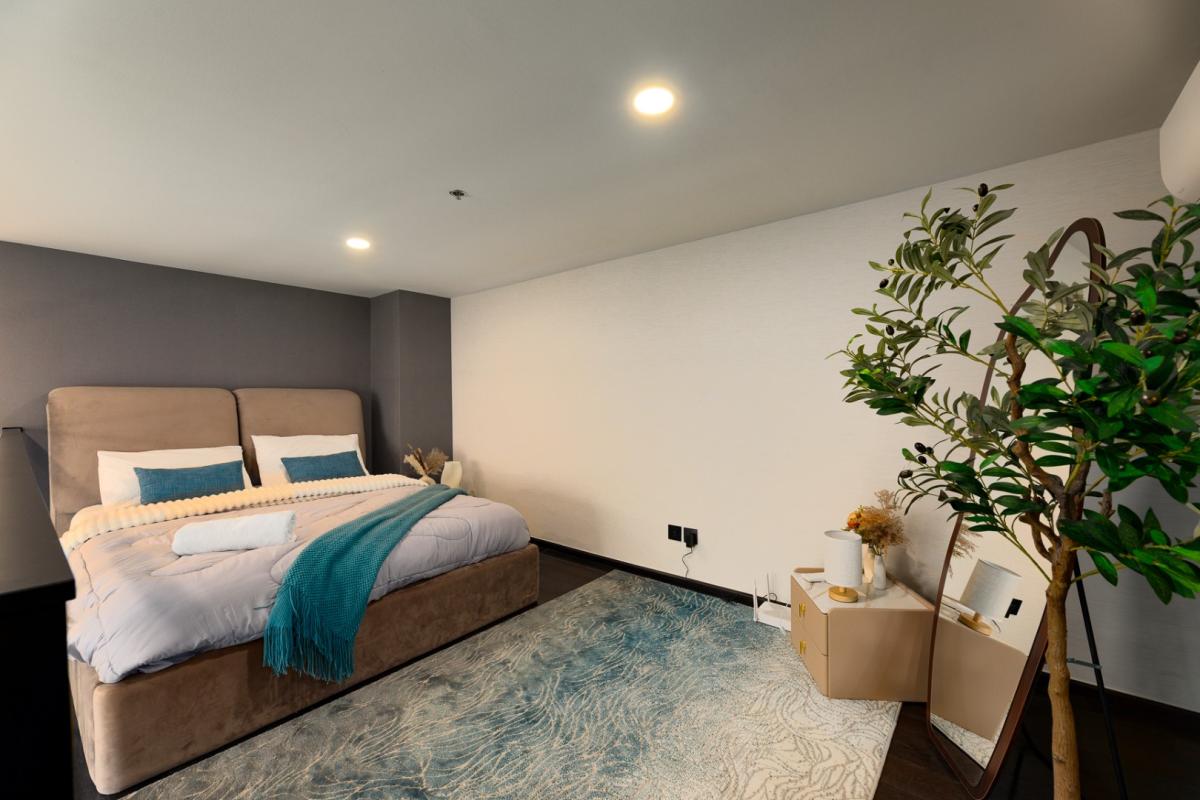 For RentCondoSukhumvit, Asoke, Thonglor : 🔥For Rent Now🔥 Park Origin Thonglor, 2 Bedrooms, Beautifully Decorated, High Ceilings, Stunning View, Fully Furnished, Ready to Move In.