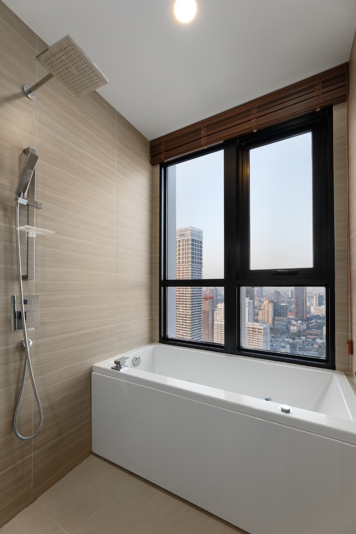 For RentCondoSukhumvit, Asoke, Thonglor : 🔥For Rent Now🔥 Park Origin Thonglor, 2 Bedrooms, Beautifully Decorated, High Ceilings, Stunning View, Fully Furnished, Ready to Move In.