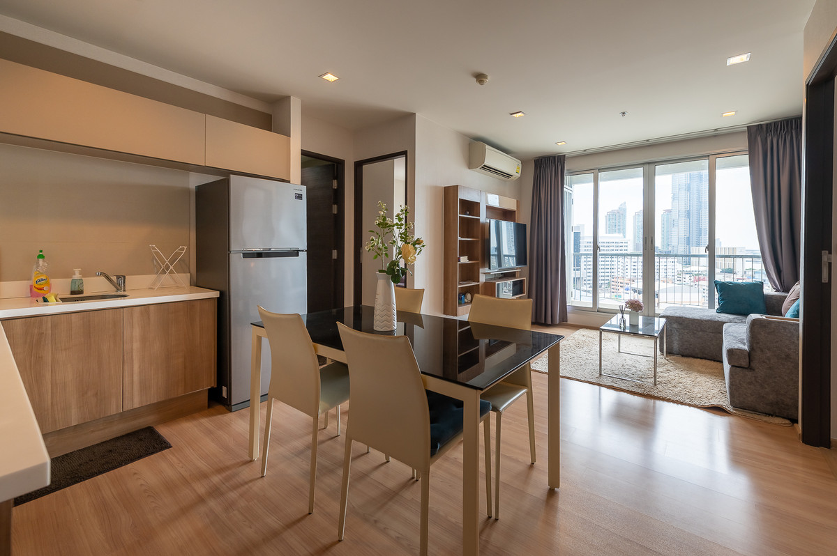 For RentCondoSathorn, Narathiwat : Condo for rent RHYTHM Sathorn 🚆 near BTS Saphan Taksin, only 150 meters.