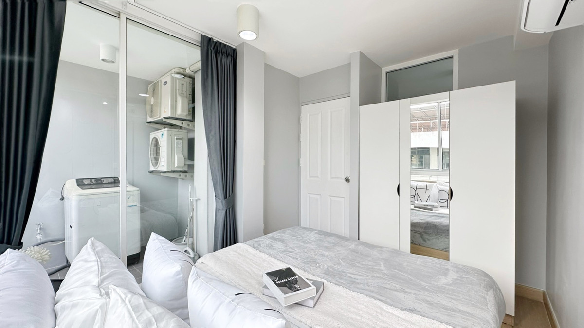 For SaleCondoKasetsart, Ratchayothin : Condo near BTS Ratchayothin and Senanikom, plus furniture. Lots of electrical appliances, only 7 installments.