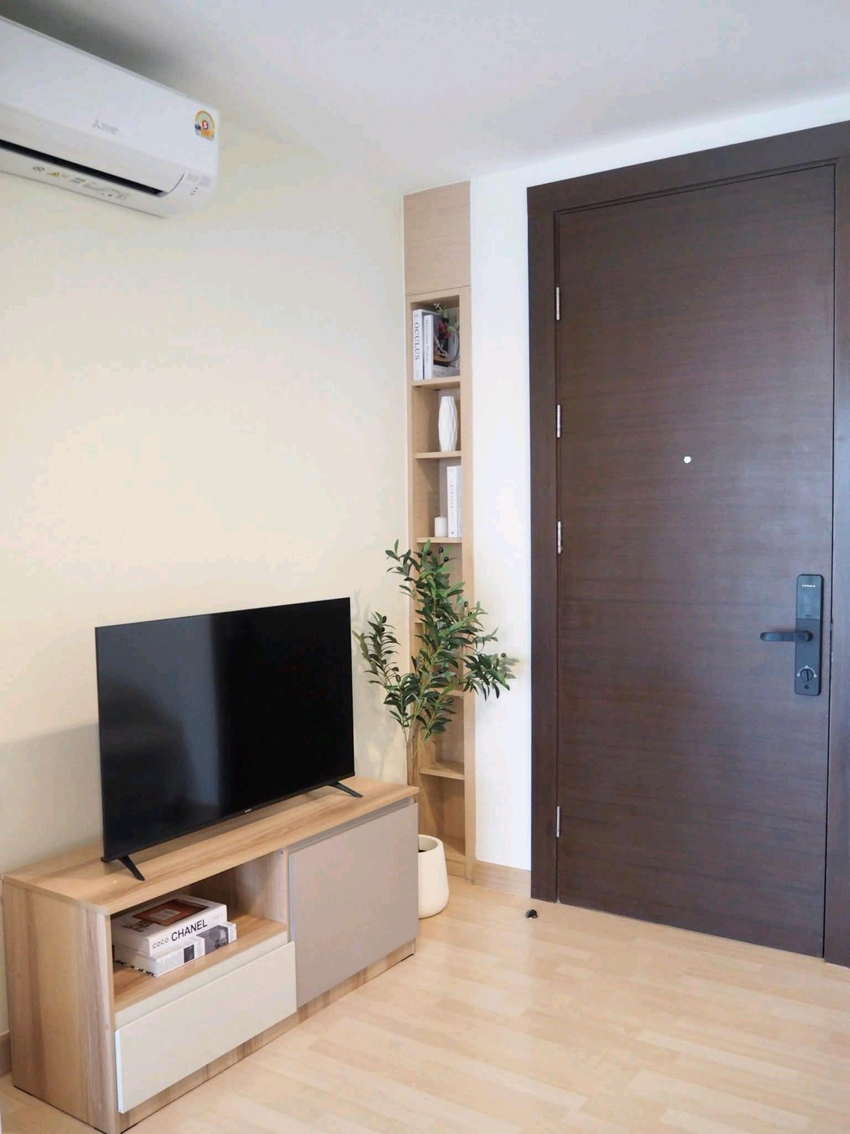 For RentCondoRatchadapisek, Huaikwang, Suttisan : Condo for rent, Rhythm Ratchada, next to MRT Ratchada.