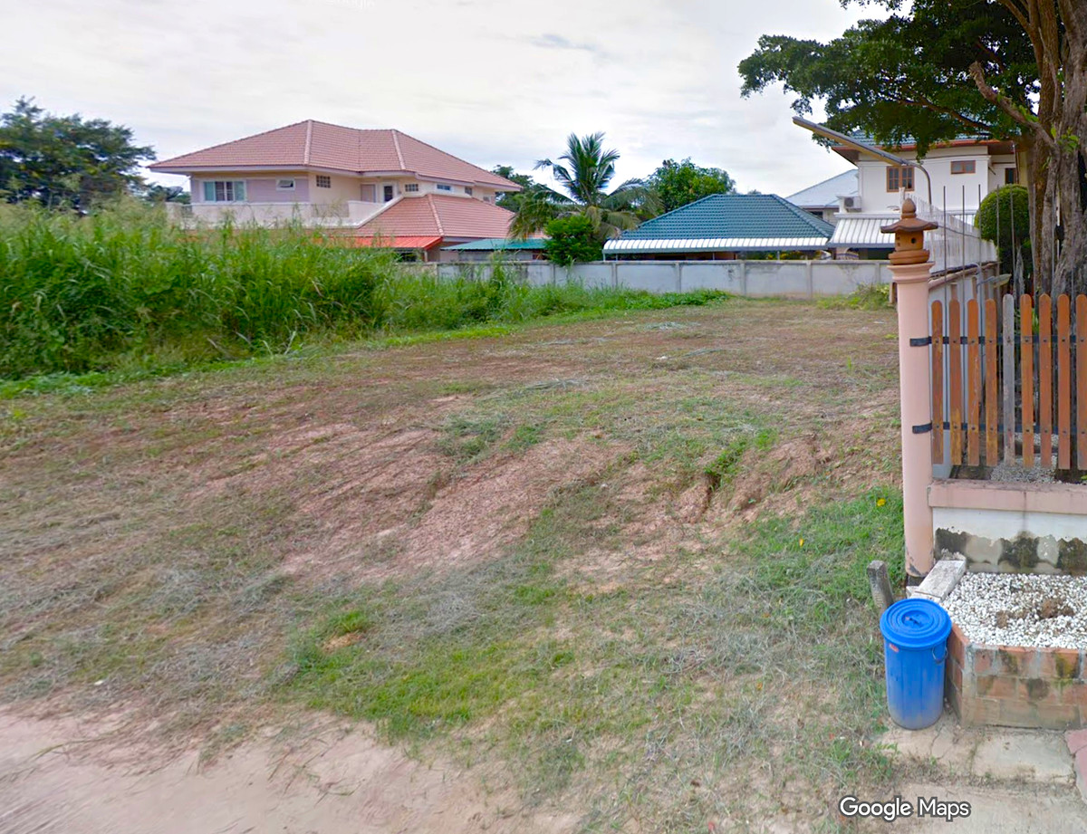 For SaleLandNakhon Sawan : Selling cheap! Land 187 sq m (2 adjacent plots), Rim Ping Niwet Project, Nakhon Sawan, only 2.4 million baht, average of 10,000 baht per sq m, prime location near the Ping River.