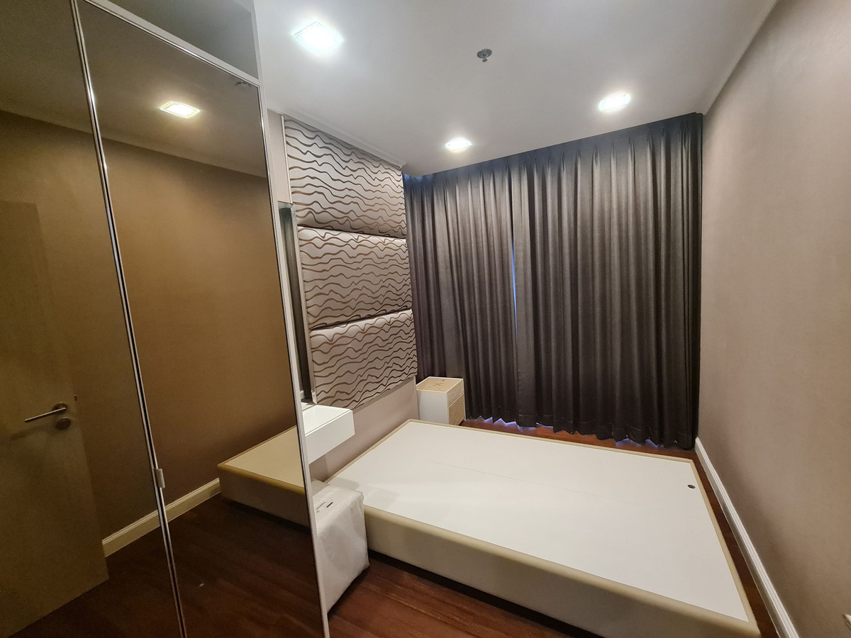 For SaleCondoSamut Prakan,Samrong : Urgent Sale 📍 The Metropolis Samrong Interchange 📍 2 Bedrooms, Fully Furnished and Equipped with Appliances.