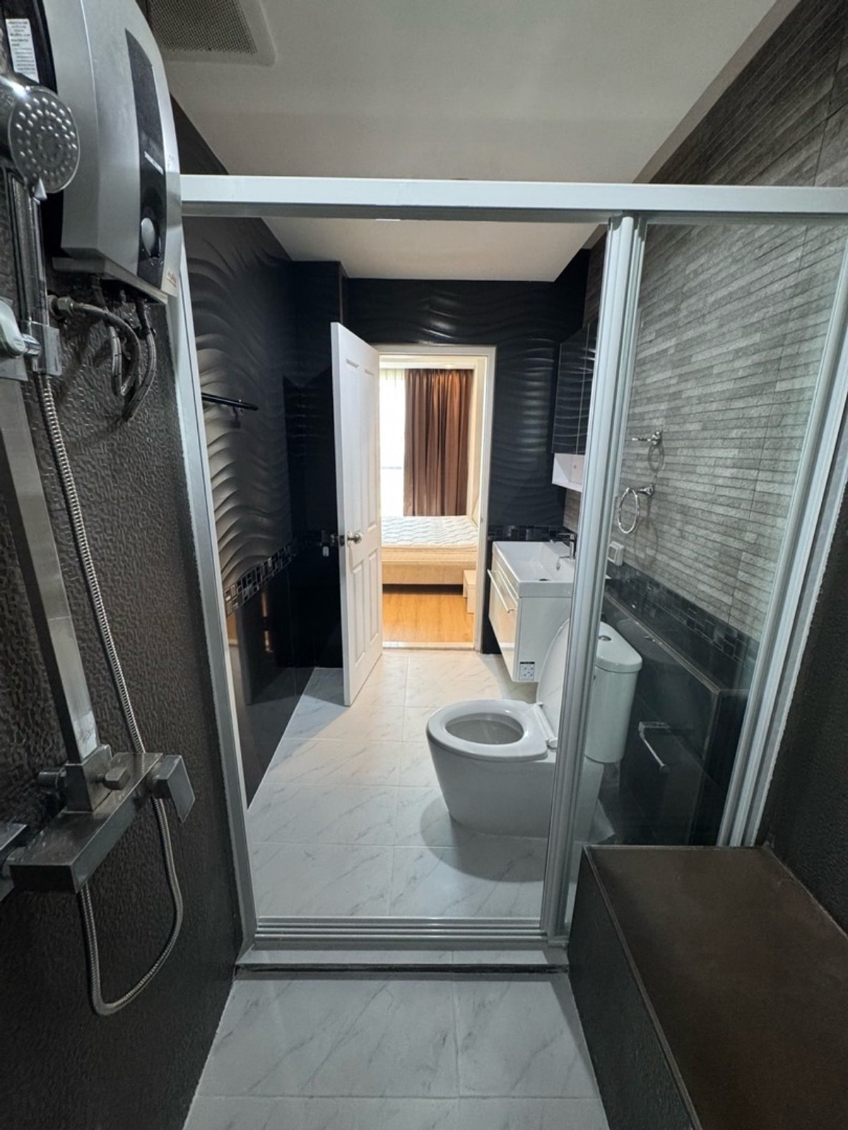 ให้เช่าคอนโดลาดพร้าว เซ็นทรัลลาดพร้าว : ให้เช่า 1 นอน ราคาดี 45 ตรม 17,000 บาท สนใจติดต่อ 0808144488