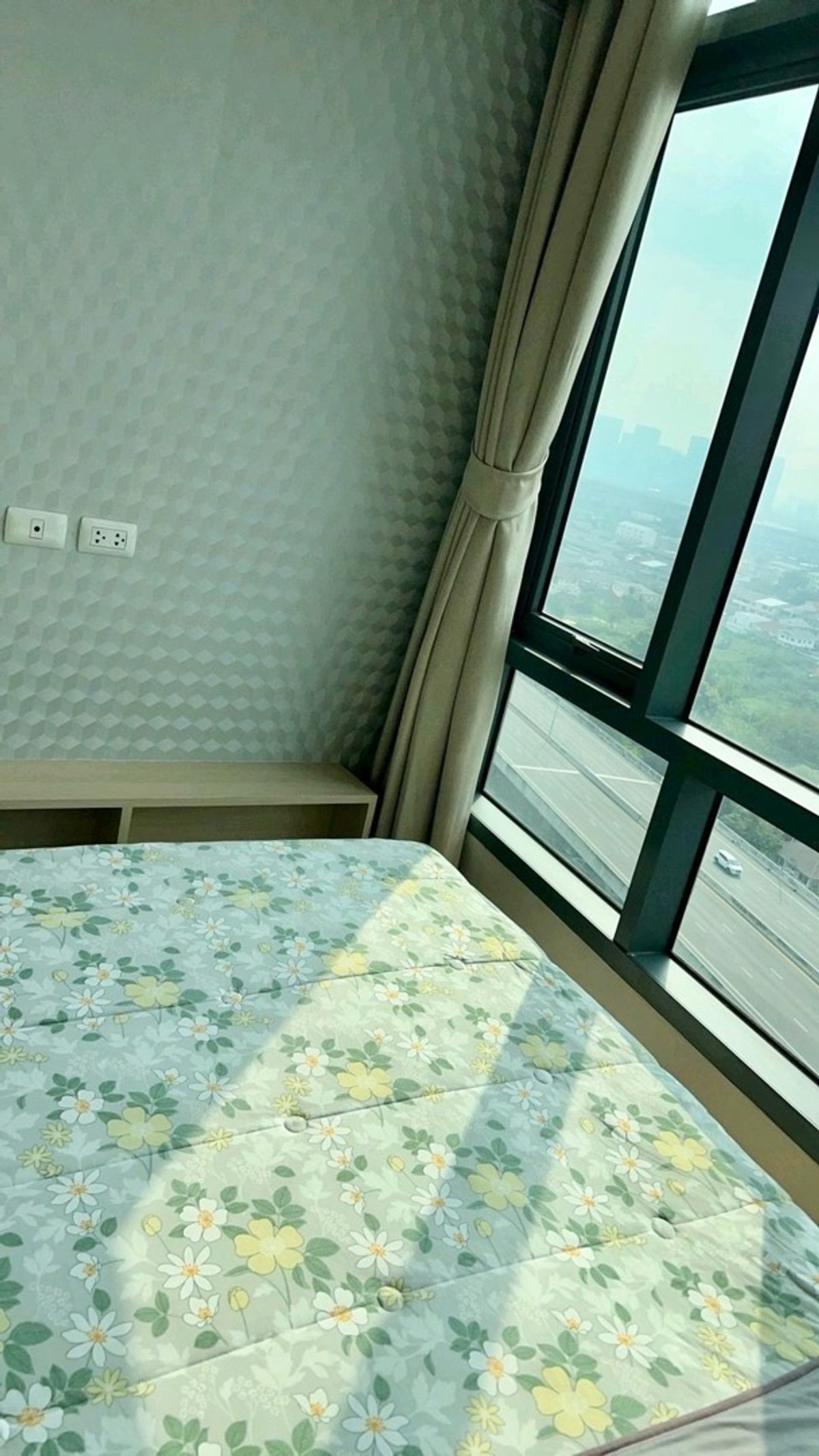 ให้เช่าคอนโดบางซื่อ วงศ์สว่าง เตาปูน : 📍โครงการ : Metro Sky Bangsue – Prachachuen 
🚝 ใกล้ : MRT บางซ่อน 500 เมตร
💵 ราคาเช่า : 16,000 บาท / เดือน