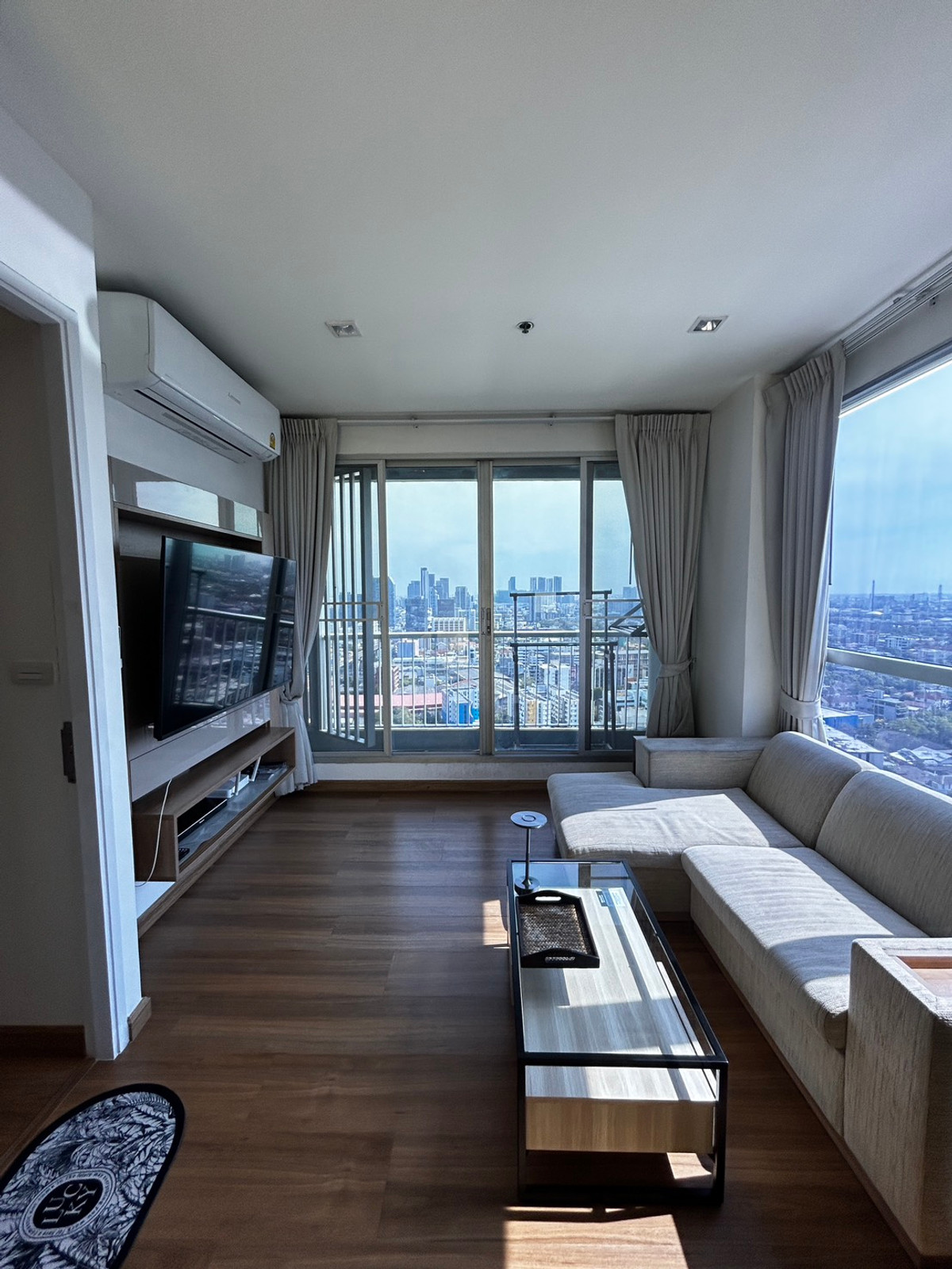 For RentCondoOnnut, Udomsuk : Condo for Rent near BTS On Nut | Rhythm Sukhumvit 50 | Spacious 1 Bedroom | Corner Unit