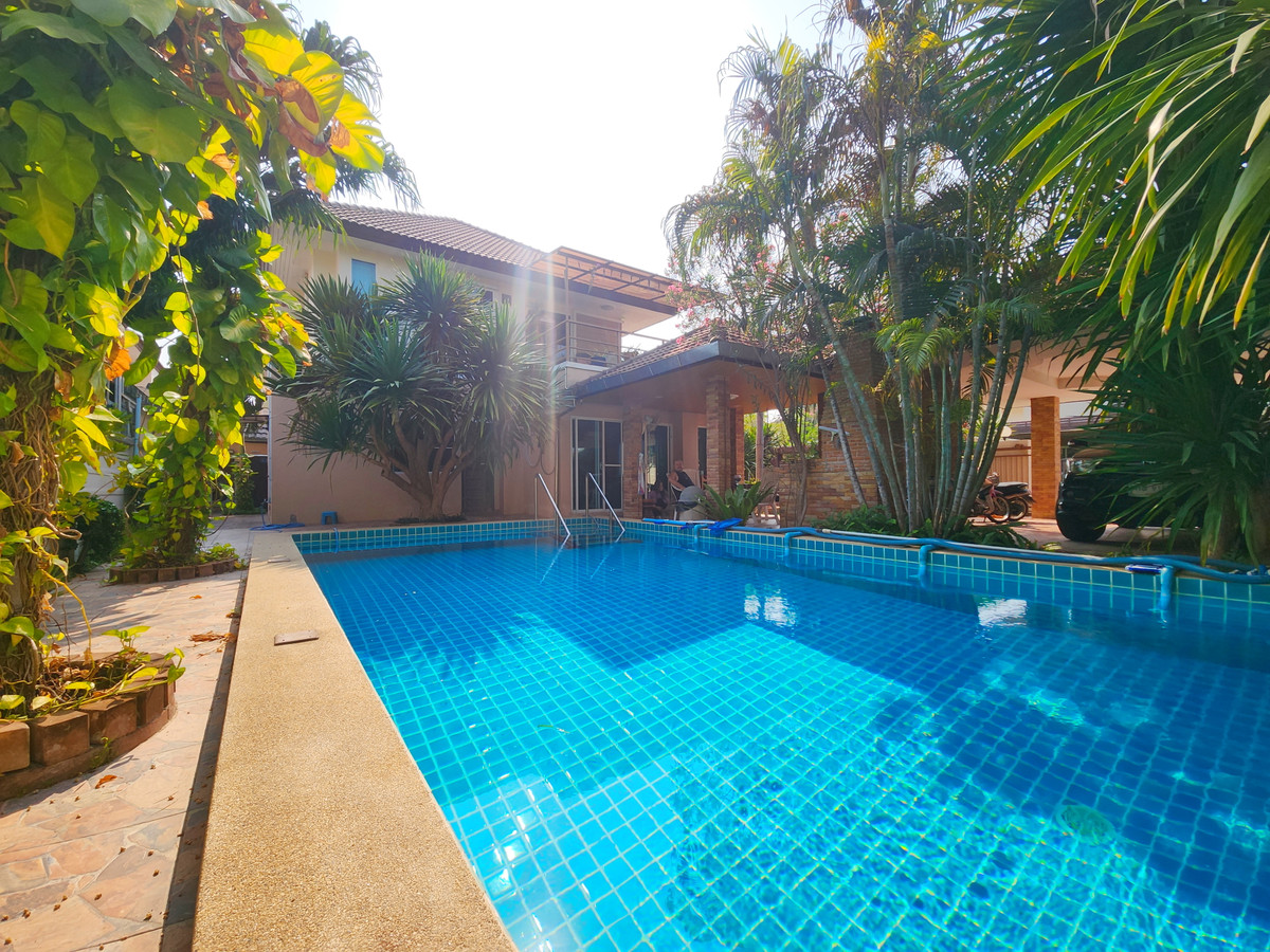 ขายบ้านราชบุรี : ขายบ้านเดี่ยว บ้านโป่ง ราชบุรี 100 ตร.วา มีสระว่ายน้ำ 6×8 ม. ใกล้โรงเรียน 450 ม. ลด 1.5 ล้าน เหลือ 7 ล้าน ทำเลใจกลางเมือง ระดับบ้านพร้อมสระงบนี้ บ้านโป่งแทบไม่มีตัวเลือกเทียบ