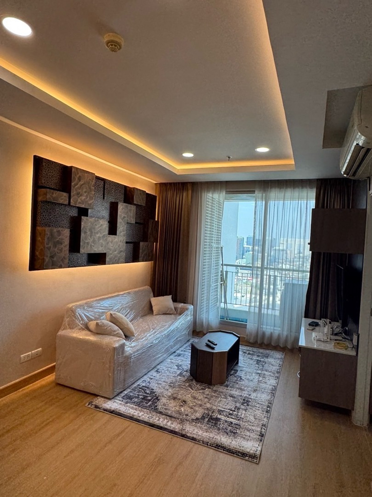 ให้เช่าคอนโดลาดพร้าว เซ็นทรัลลาดพร้าว : ให้เช่า 1 นอน ราคาดี 45 ตรม 17,000 บาท สนใจติดต่อ 0808144488