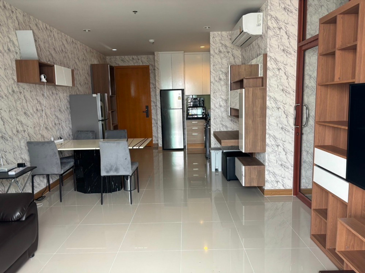 For SaleCondoRama9, Petchburi, RCA : Circle Condominium / 2 Bedrooms (FOR SALE), Circle Condominium / 2 Bedrooms (For Sale) TARN269