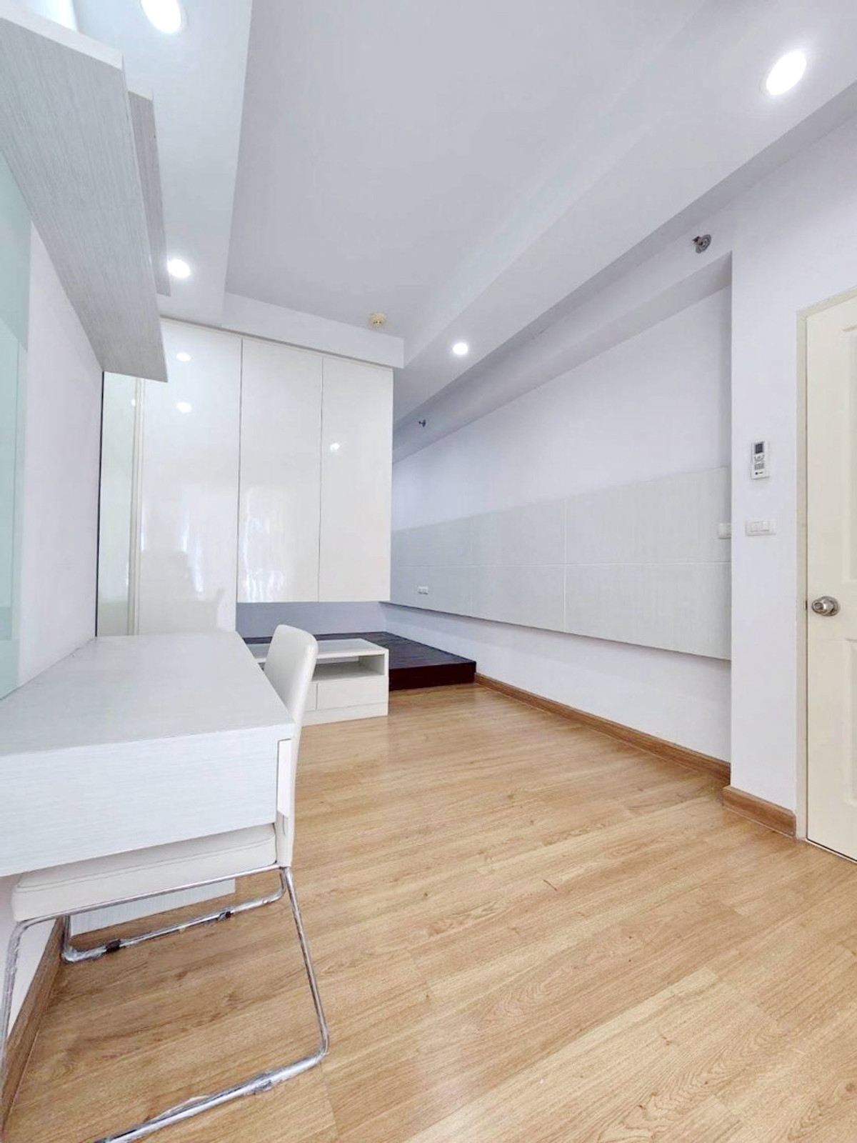 ให้เช่าคอนโดพระราม 9 เพชรบุรีตัดใหม่ RCA : 9751♛เช่า 1 ห้องนอน♙ศุภาลัย ปาร์ค อโศก-รัชดา♜MRT พระราม 9∞099-5919653,065-9423251🜲Line@sureresidence