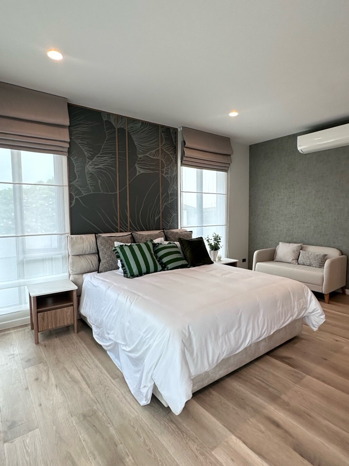 ให้เช่าบ้านพัฒนาการ ศรีนครินทร์ : ให้เช่าบ้าน 4 ห้องนอน หลังมุม ขนาด 300 ตรม ราคา 170,000 บาท สนใจนัดชม 0808144488